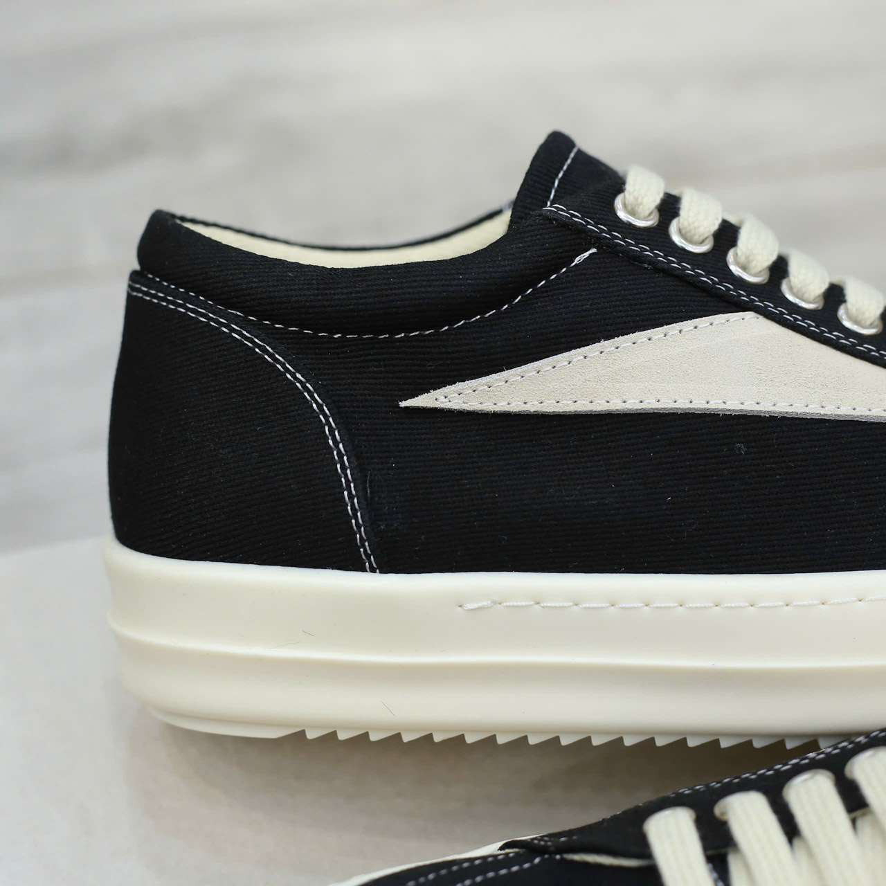 Giày Rick Owens Vintage ‘Black Milk White’ Canvas Like Auth