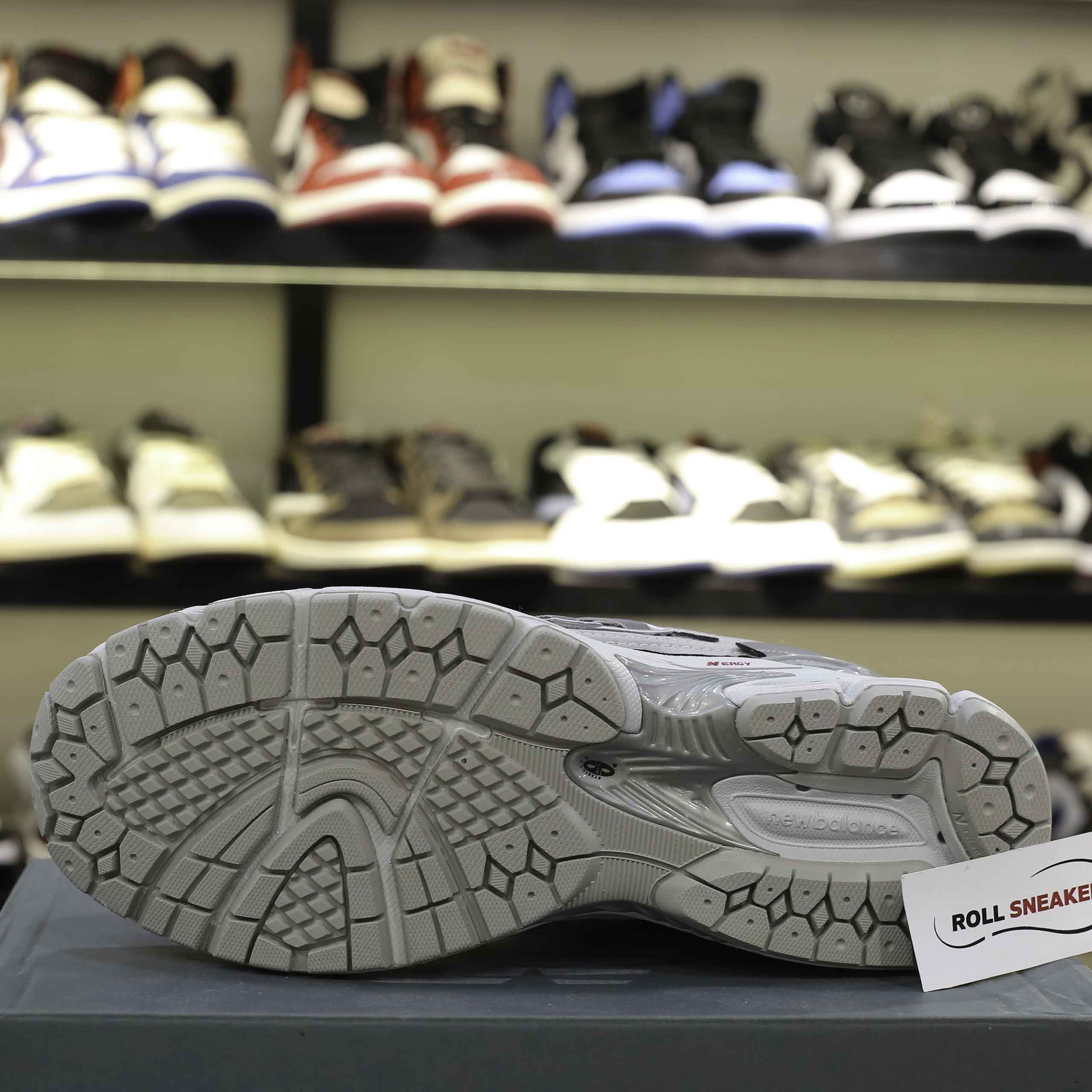 Giày New Balance 1906 - Silver Metallic Like Auth