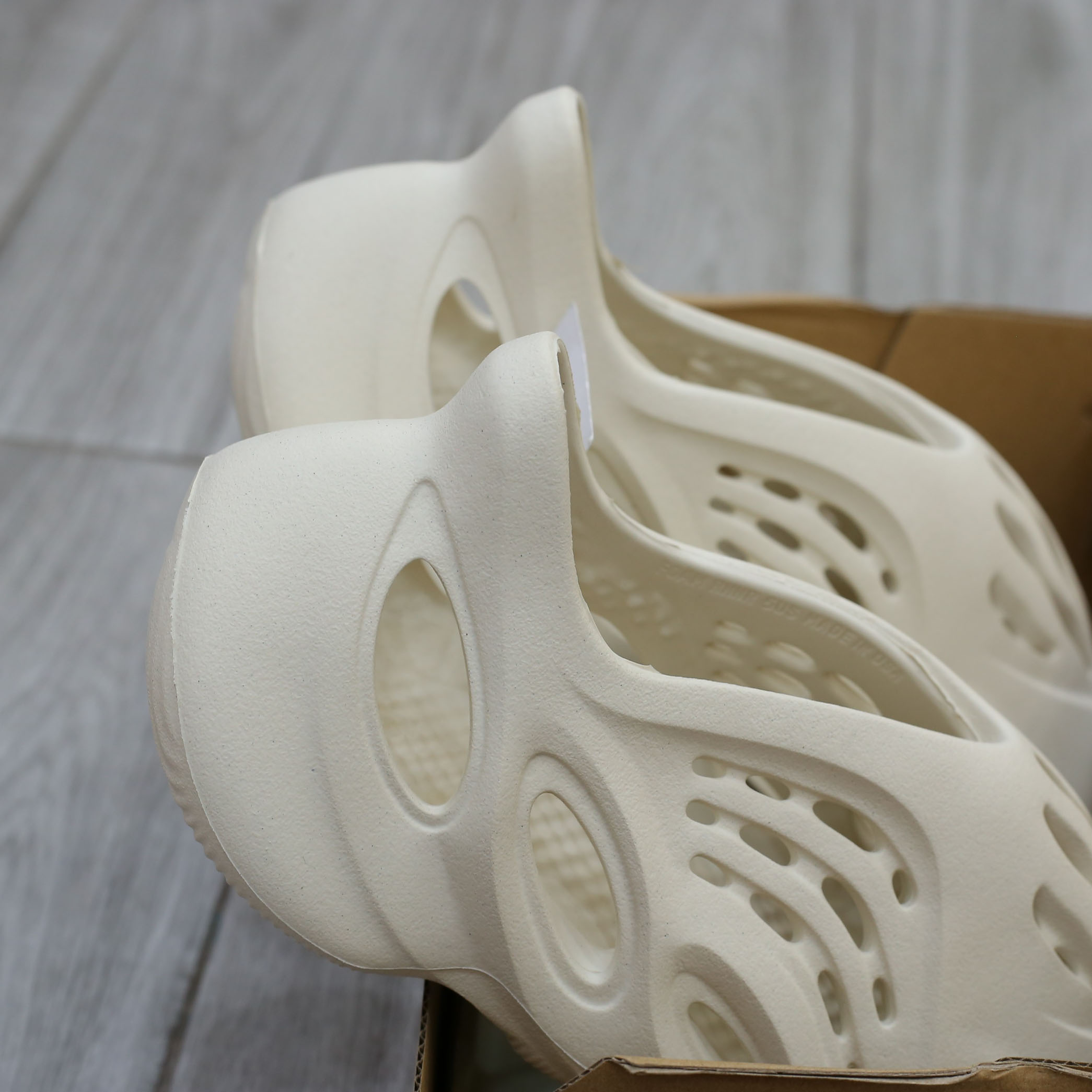 Giày Adidas Yeezy Foam Runner ‘Sand’ Best Quality