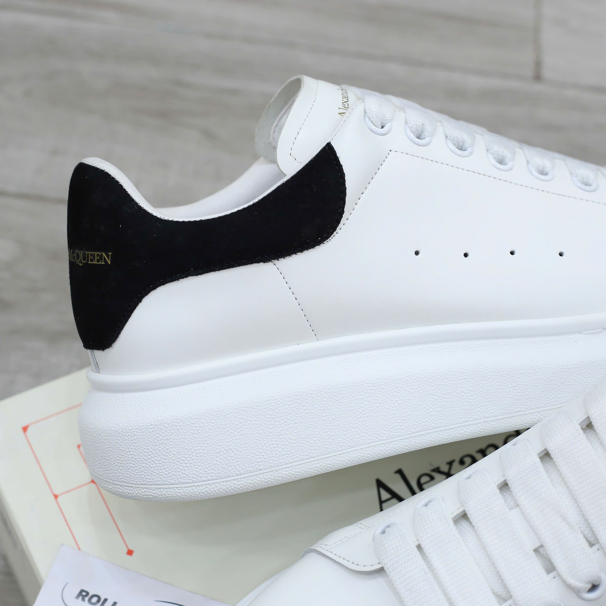 Giày Alexander Mcqueen Gót Nhung Đen Like Auth