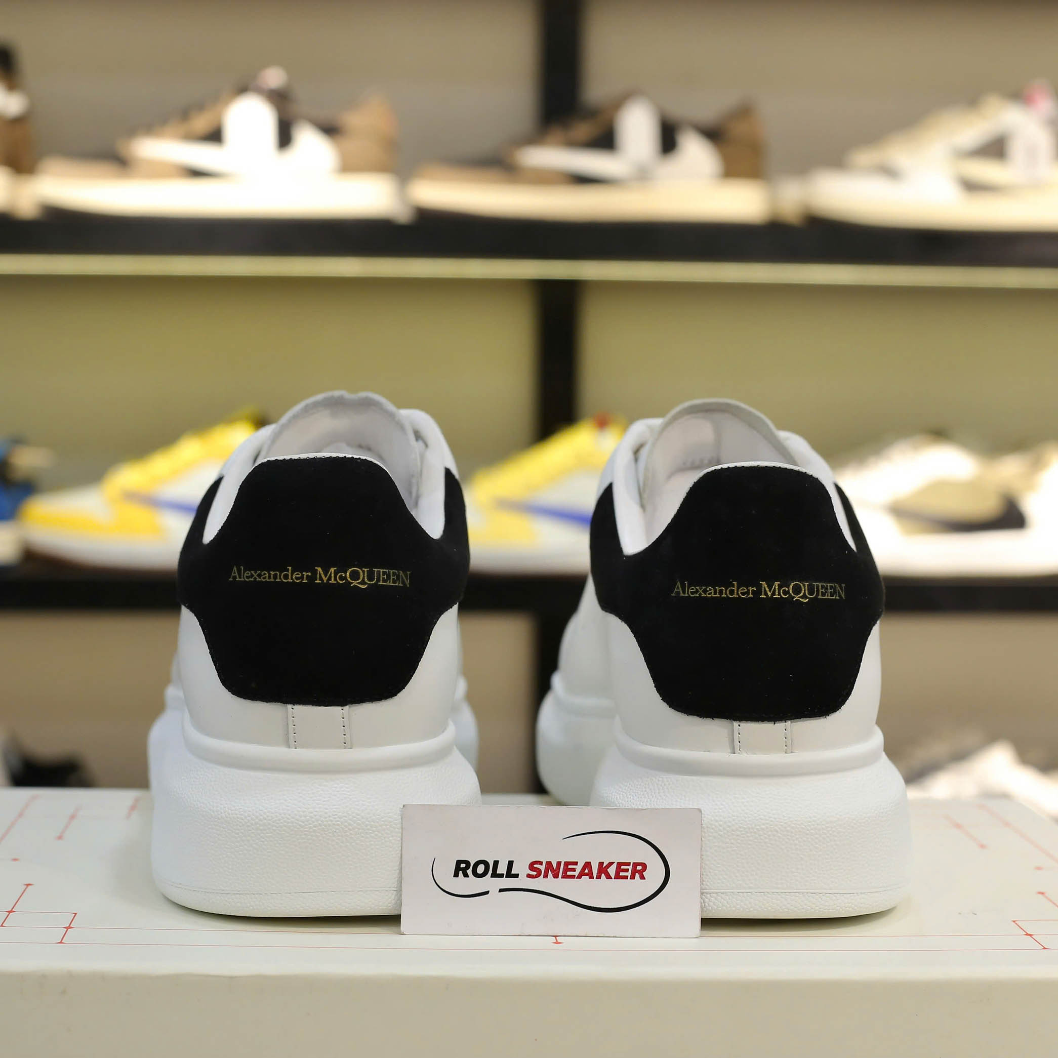 Giày Alexander Mcqueen Gót Nhung Đen Like Auth