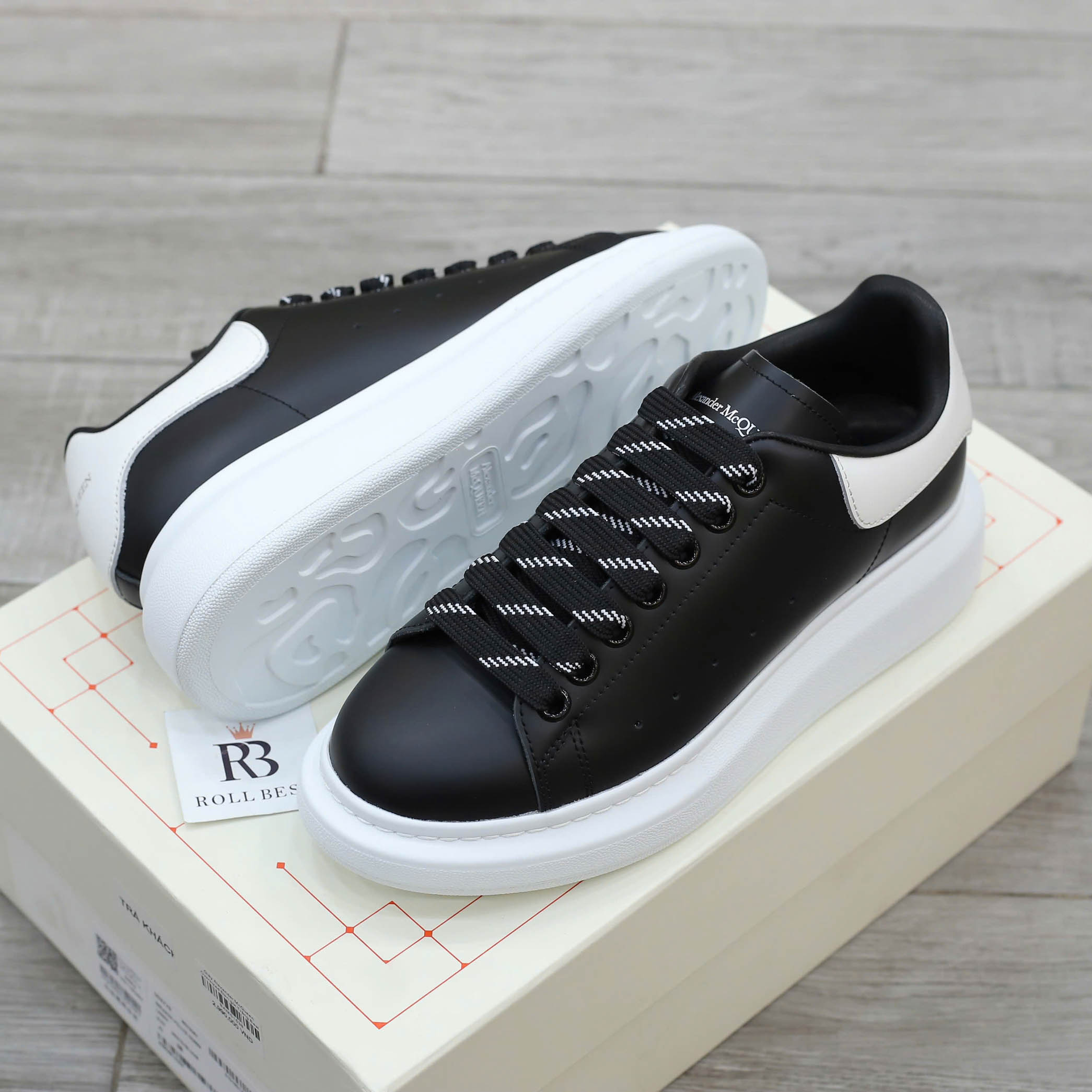 Giày Alexander McQueen Oversized Đen gót Trắng Best Quality