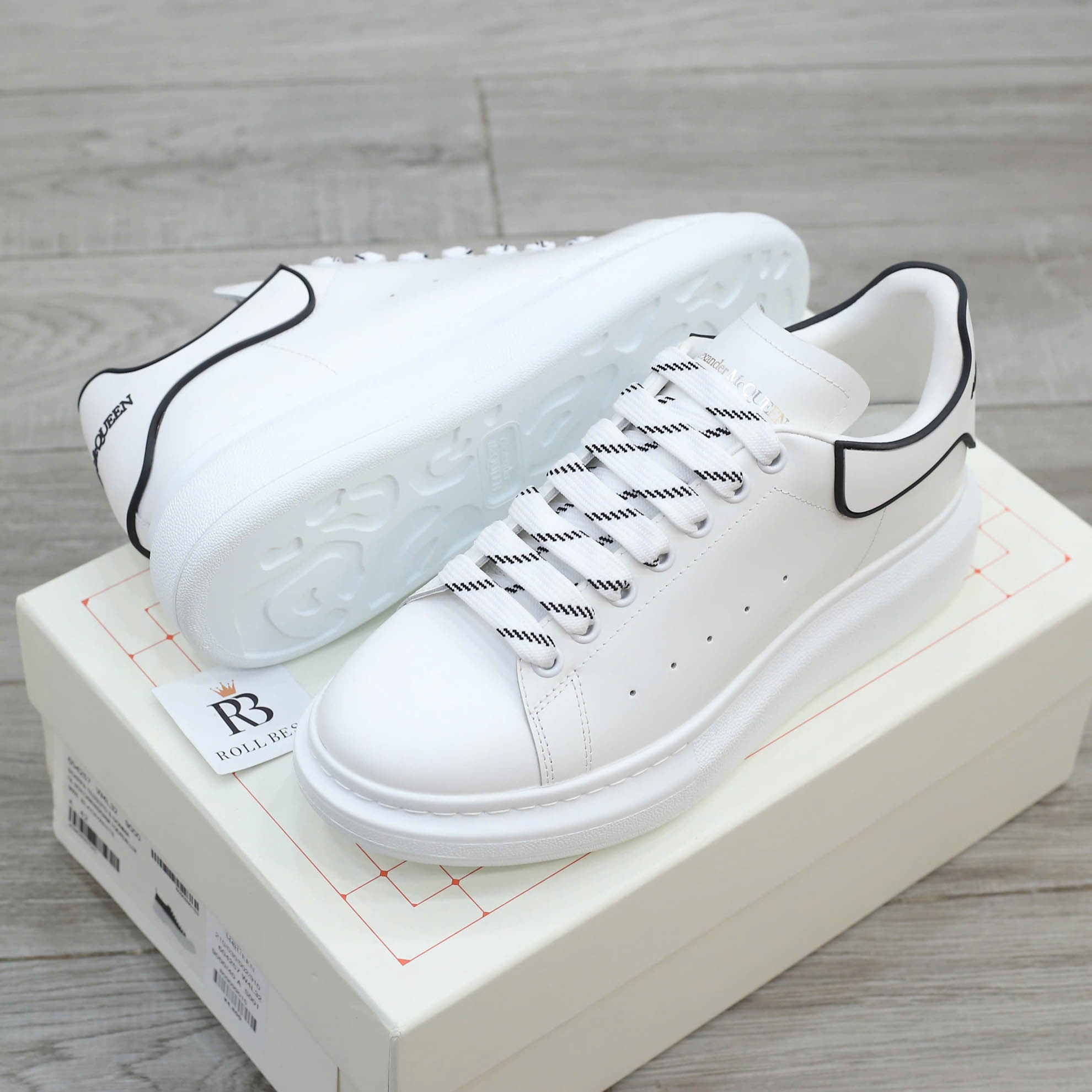 Giày Alexander Mcqueen Oversized Trắng gót chữ đen nổi Best Quality