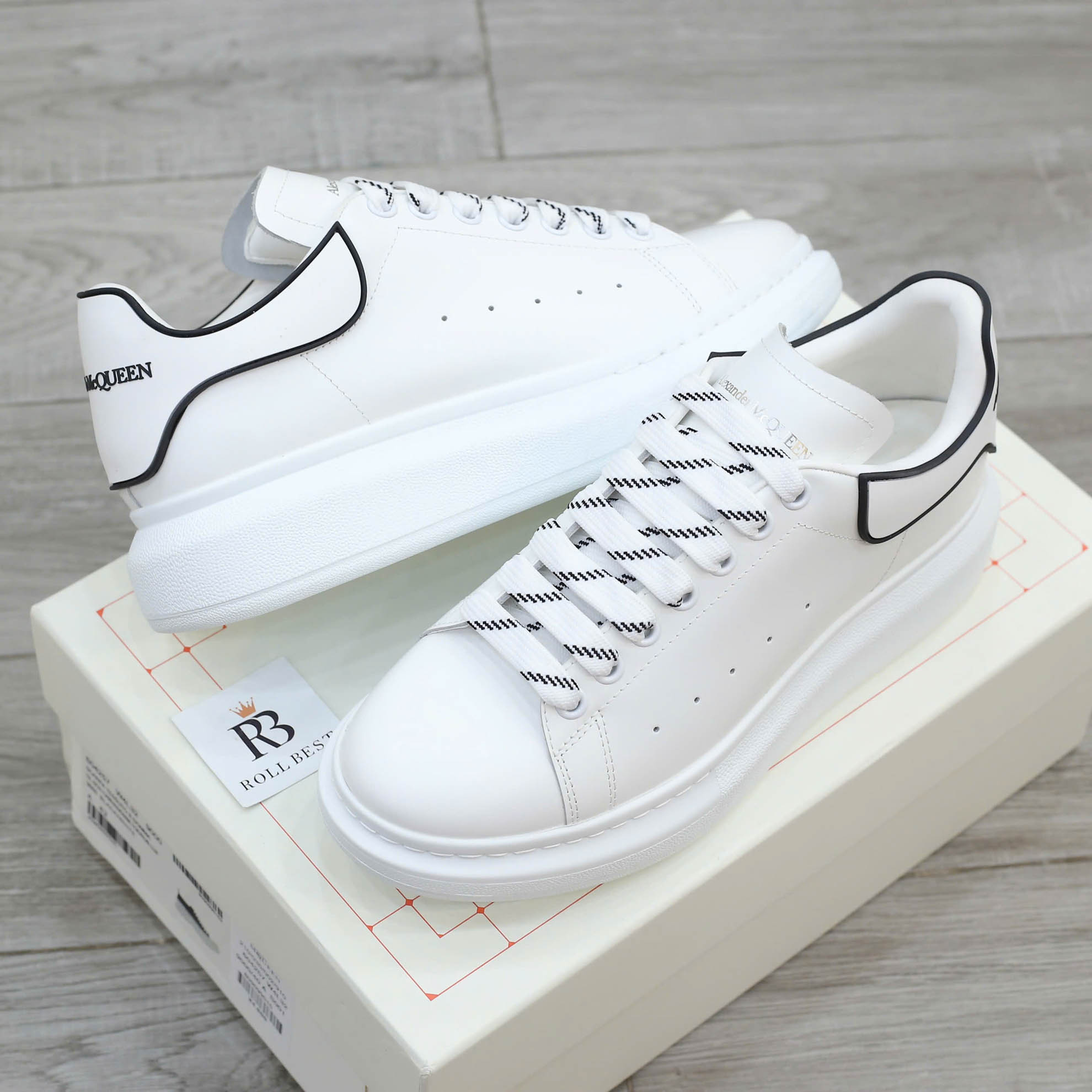 Giày Alexander Mcqueen Oversized Trắng gót chữ đen nổi Best Quality