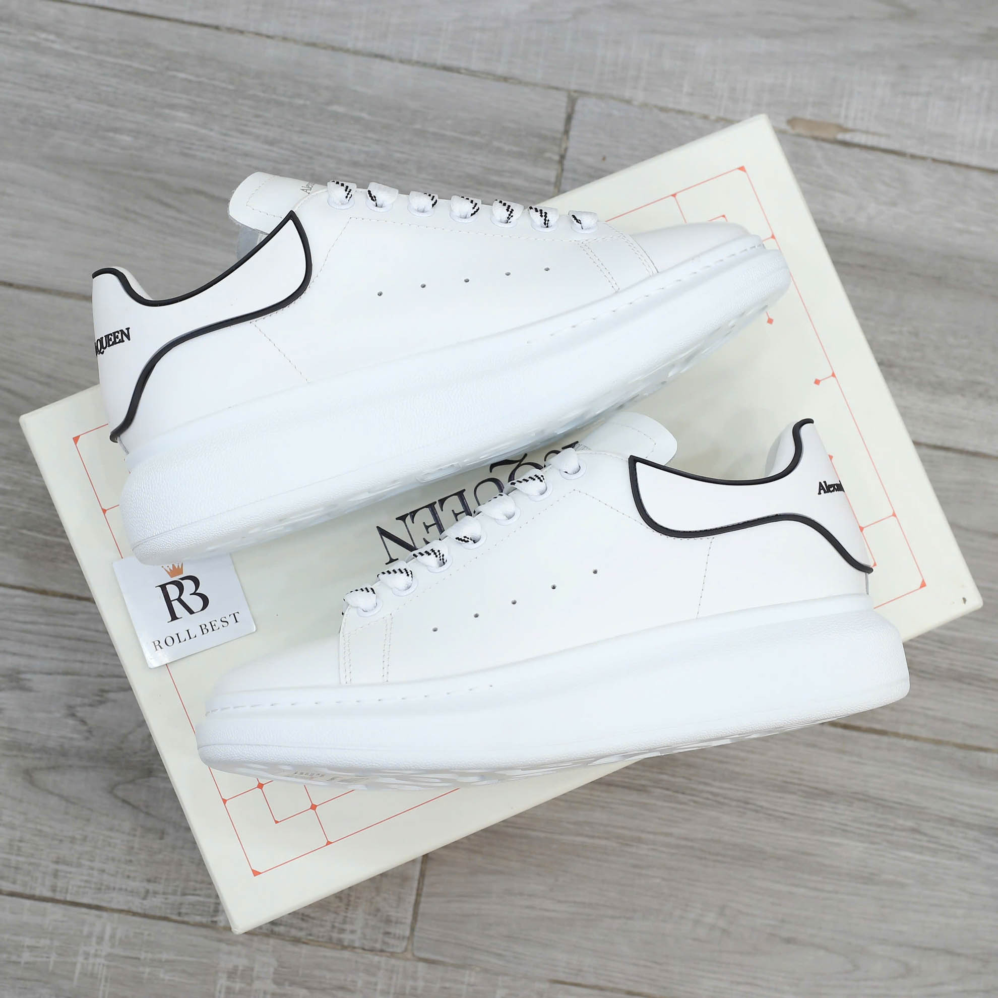 Giày Alexander Mcqueen Oversized Trắng gót chữ đen nổi Best Quality