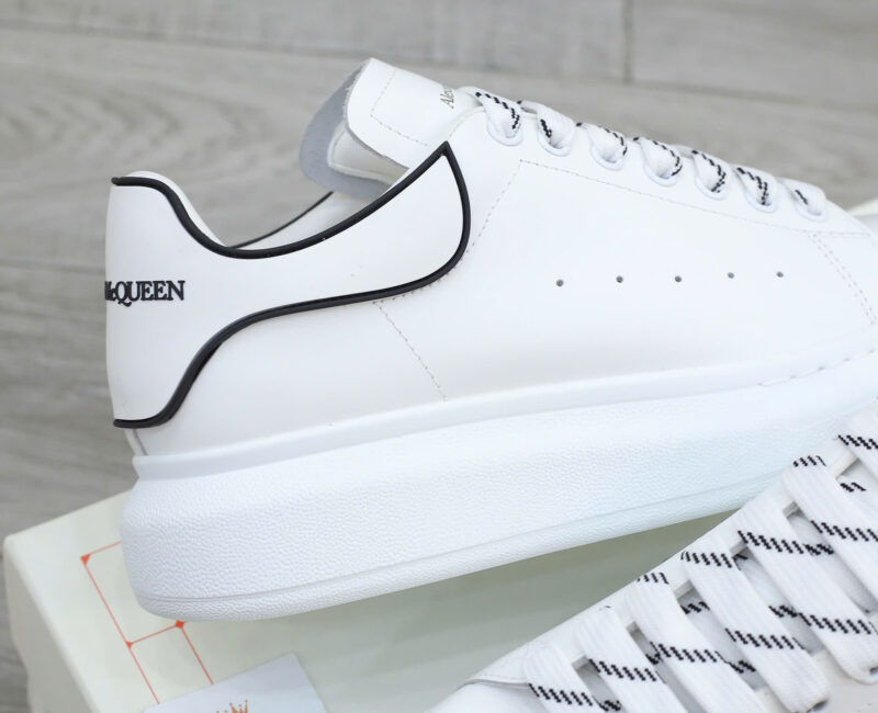 Giày Alexander Mcqueen Oversized Trắng gót chữ đen nổi Best Quality