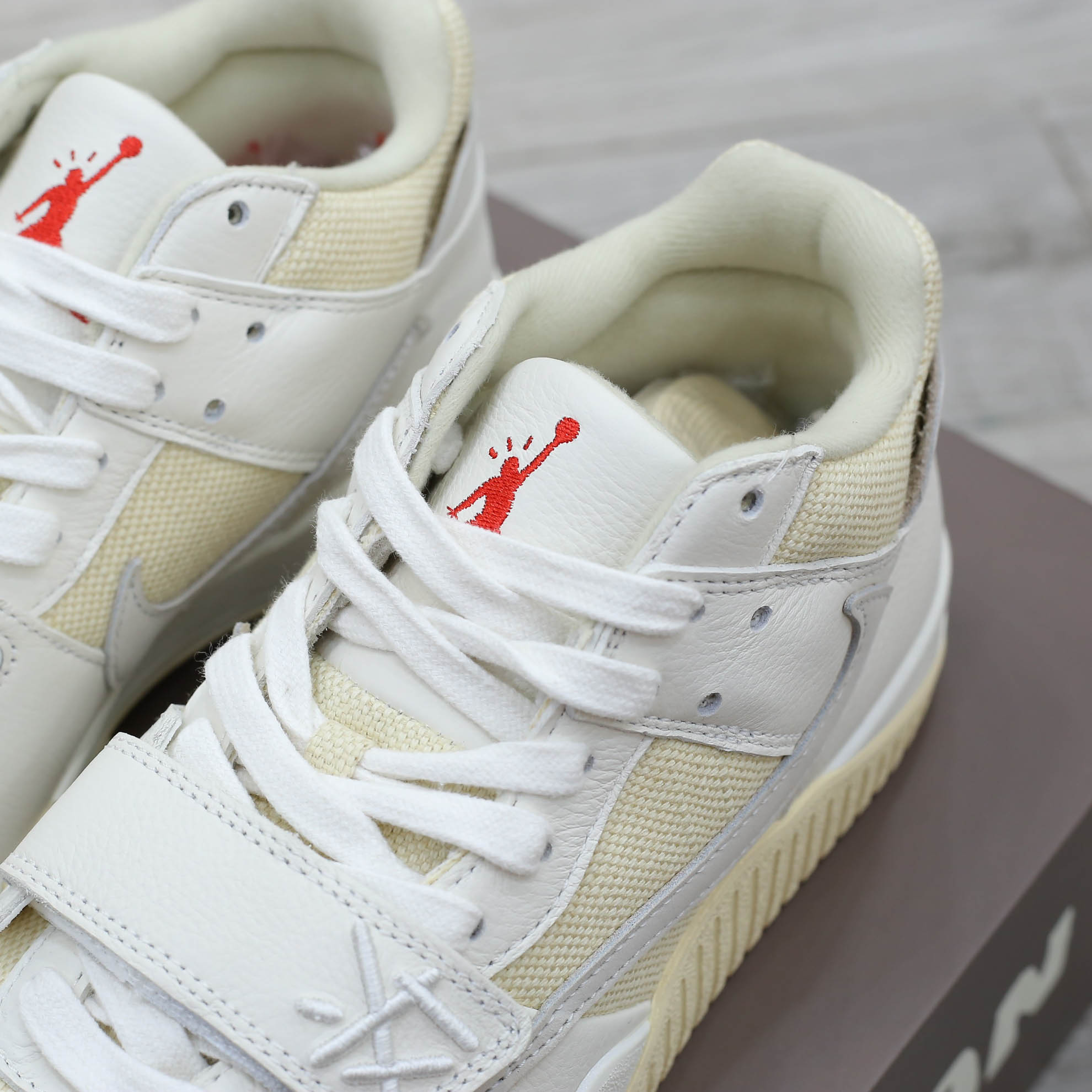 Giày Jordan Jumpman Jack TR Travis Scott Trắng Kem