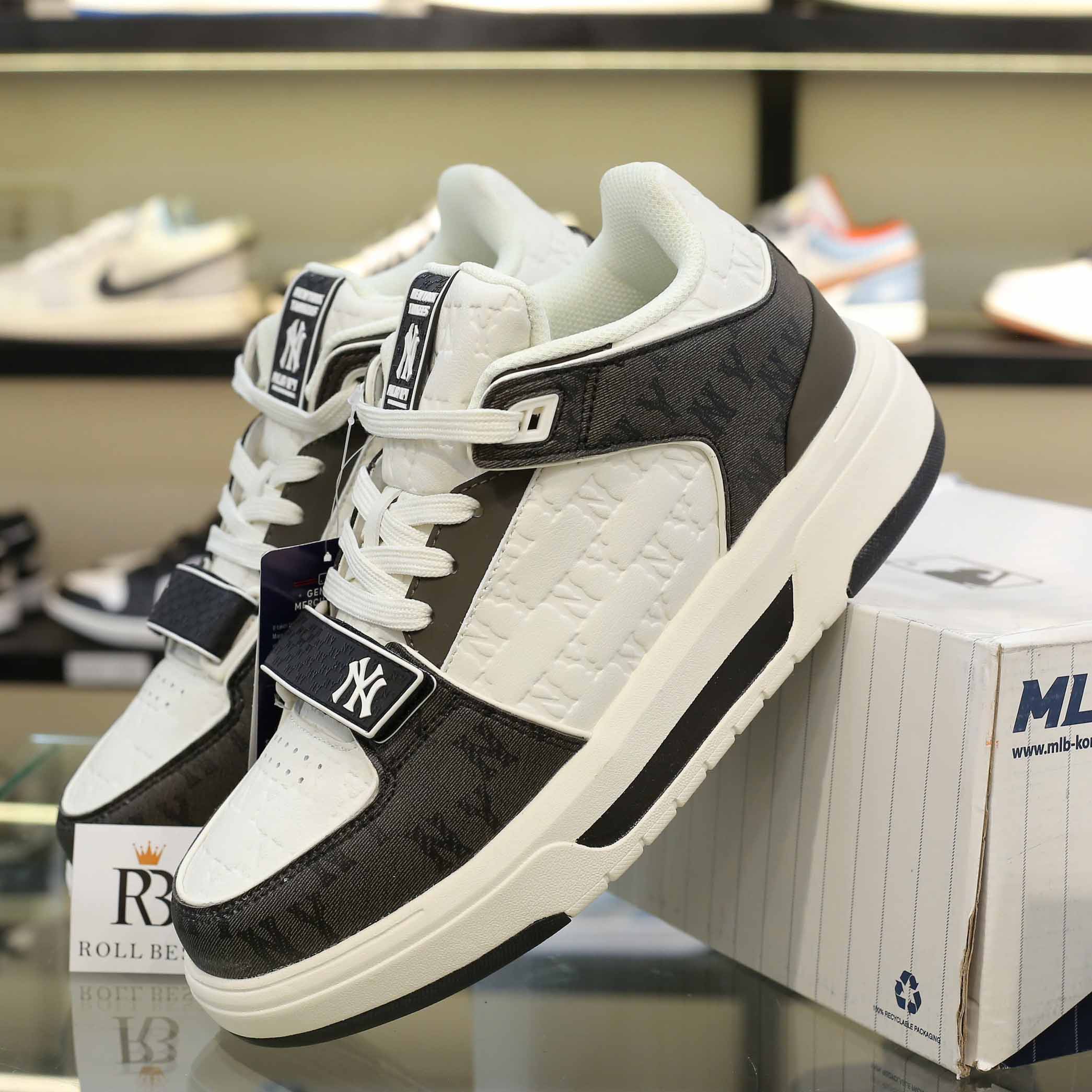 Giày MLB Chunky Liner Mid Classic Monogram NY Black dập chìm Like Auth