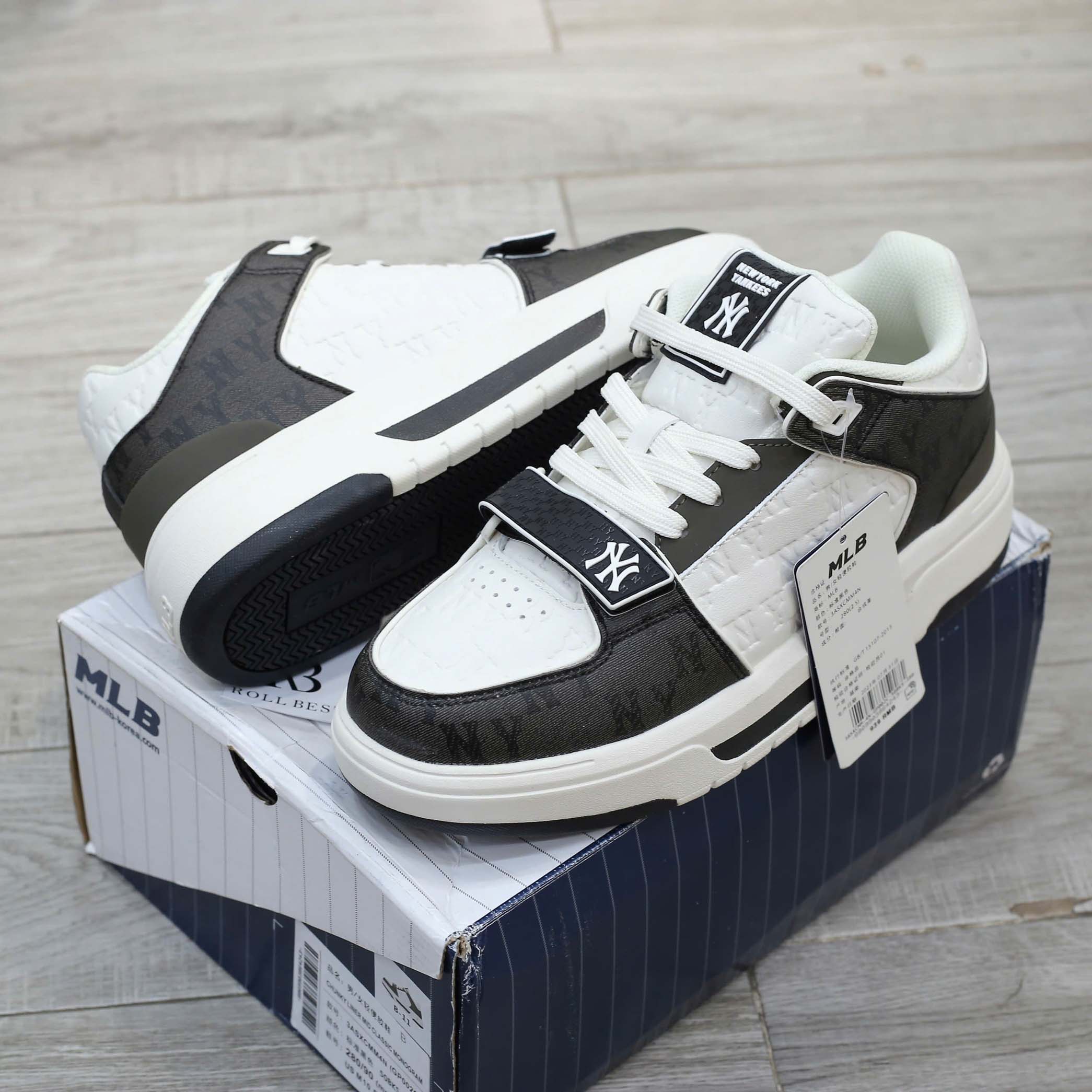 Giày MLB Chunky Liner Mid Classic Monogram NY Black dập chìm Like Auth