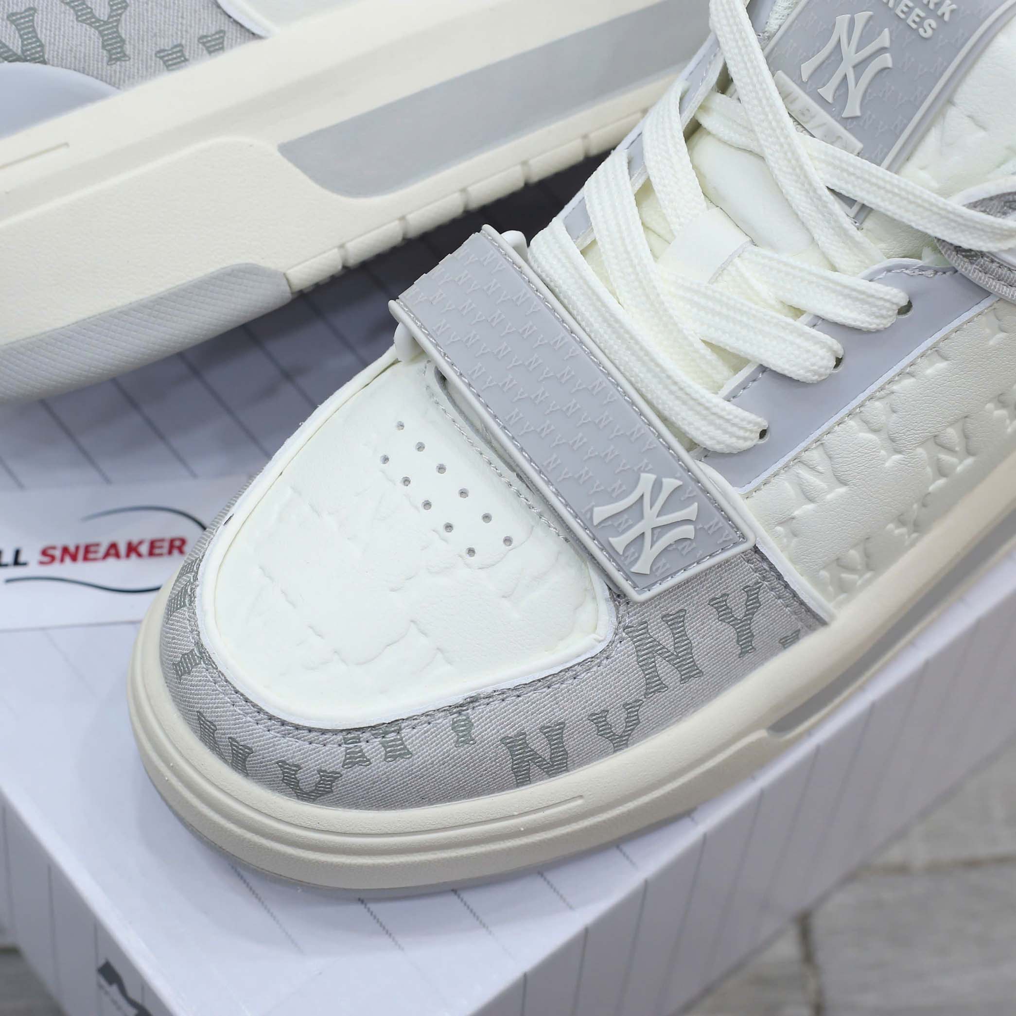 Giày MLB Chunky Liner Mid Classic Monogram NY Grey dập chìm Like Auth