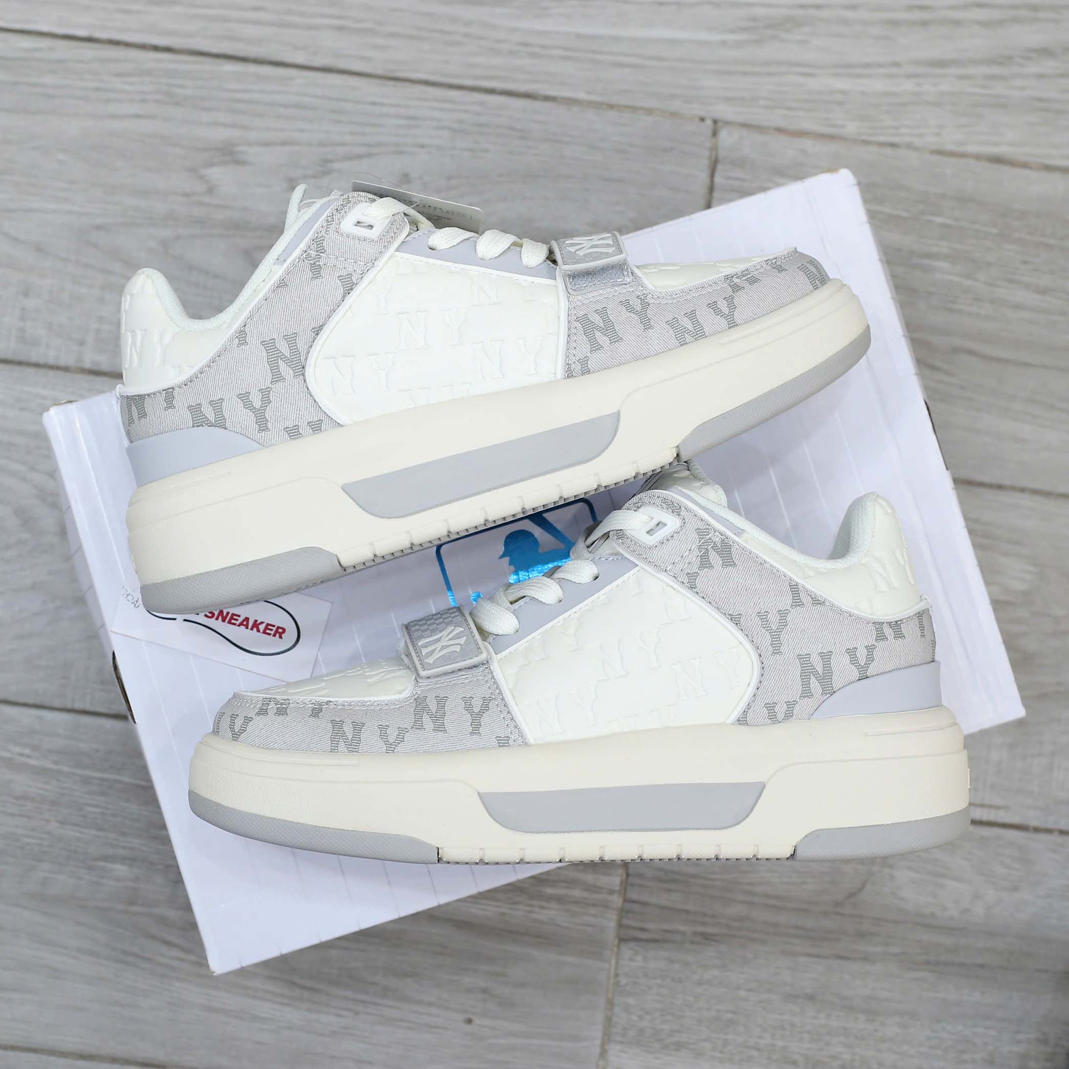 Giày MLB Chunky Liner Mid Classic Monogram NY Grey dập chìm Like Auth