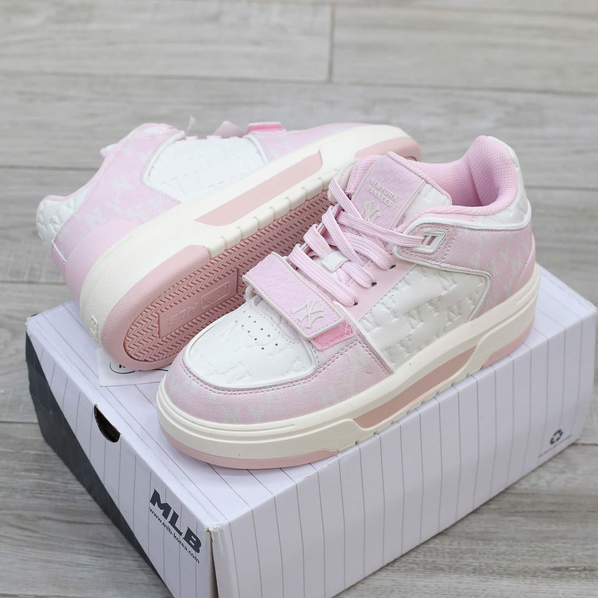 Giày MLB Chunky Liner Mid Classic Monogram NY Pink dập chìm Like Auth