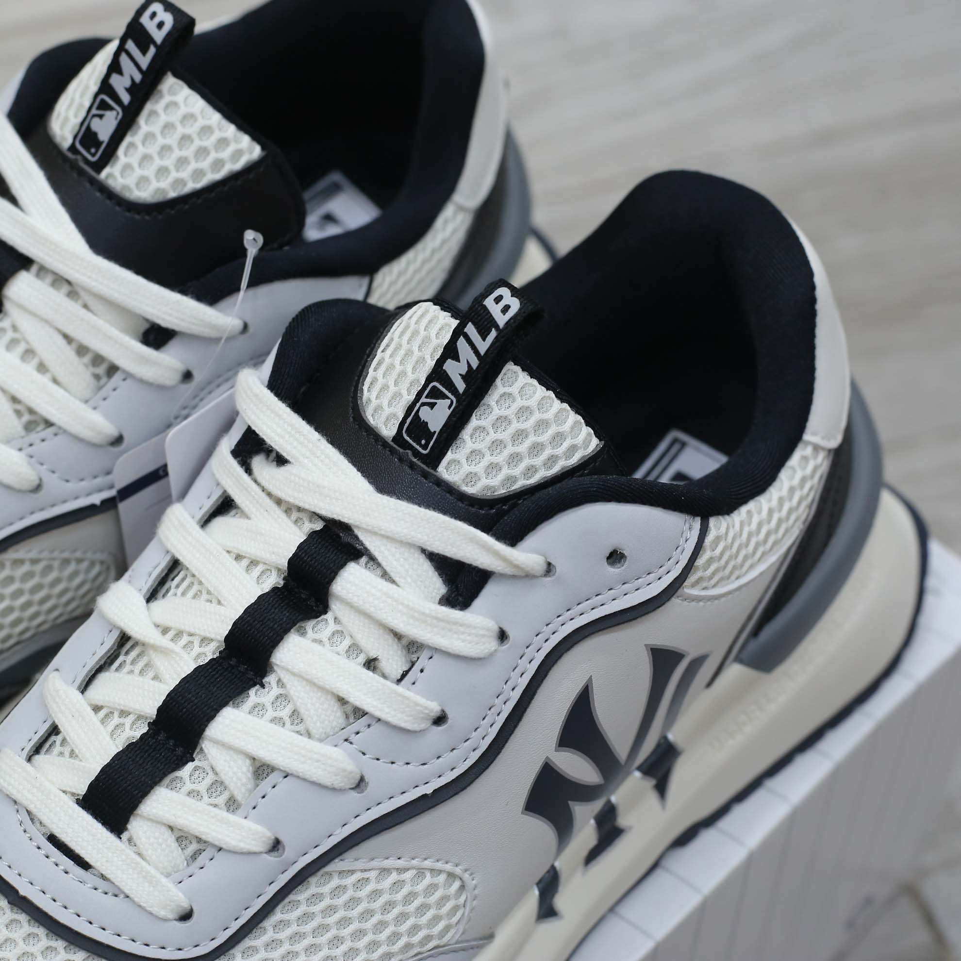 Giày MLB Chunky Runner NY ‘Black White’ Beat Quality