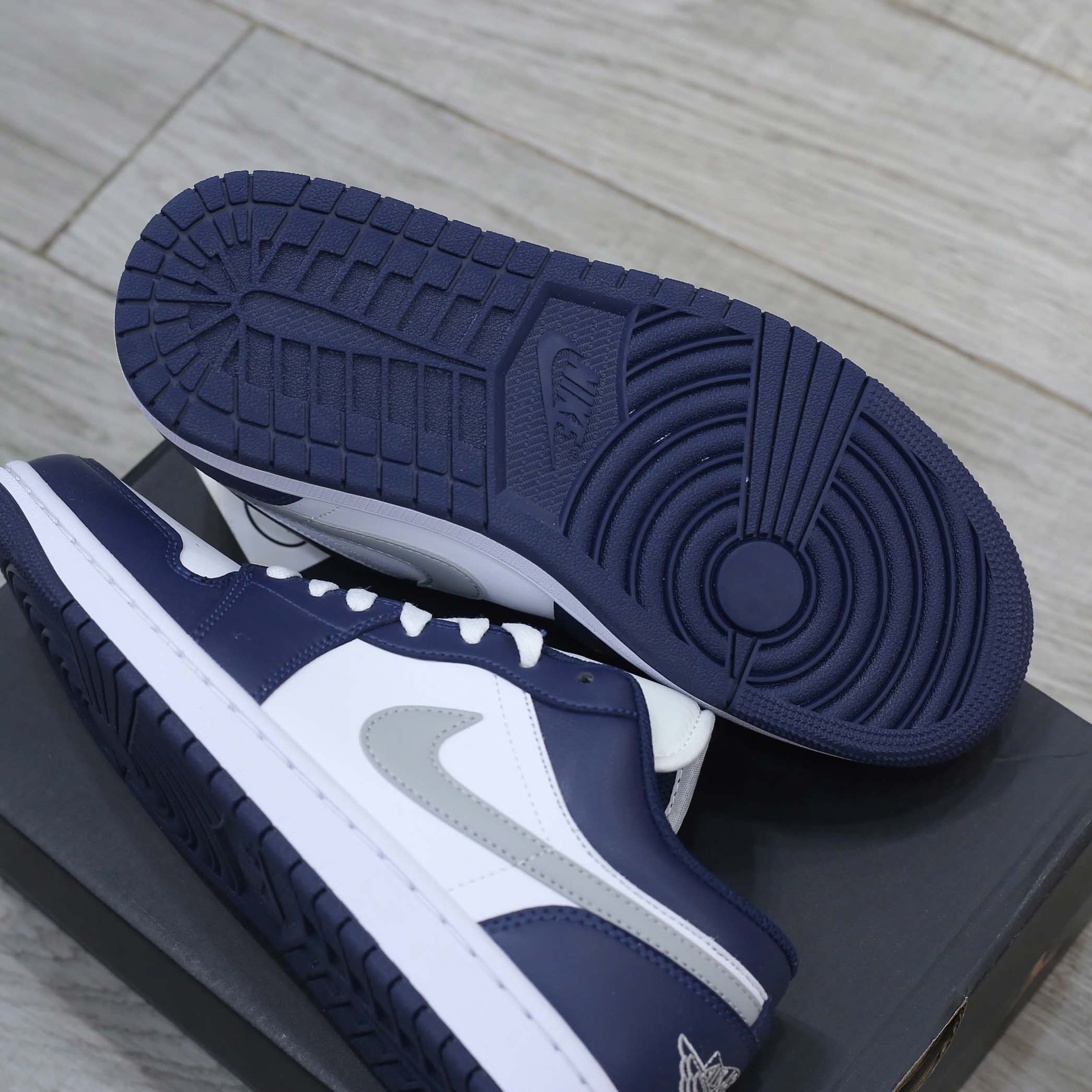 Giày Nike Air Jordan 1 Low ‘Midnight Navy Wolf Grey’ Like Auth