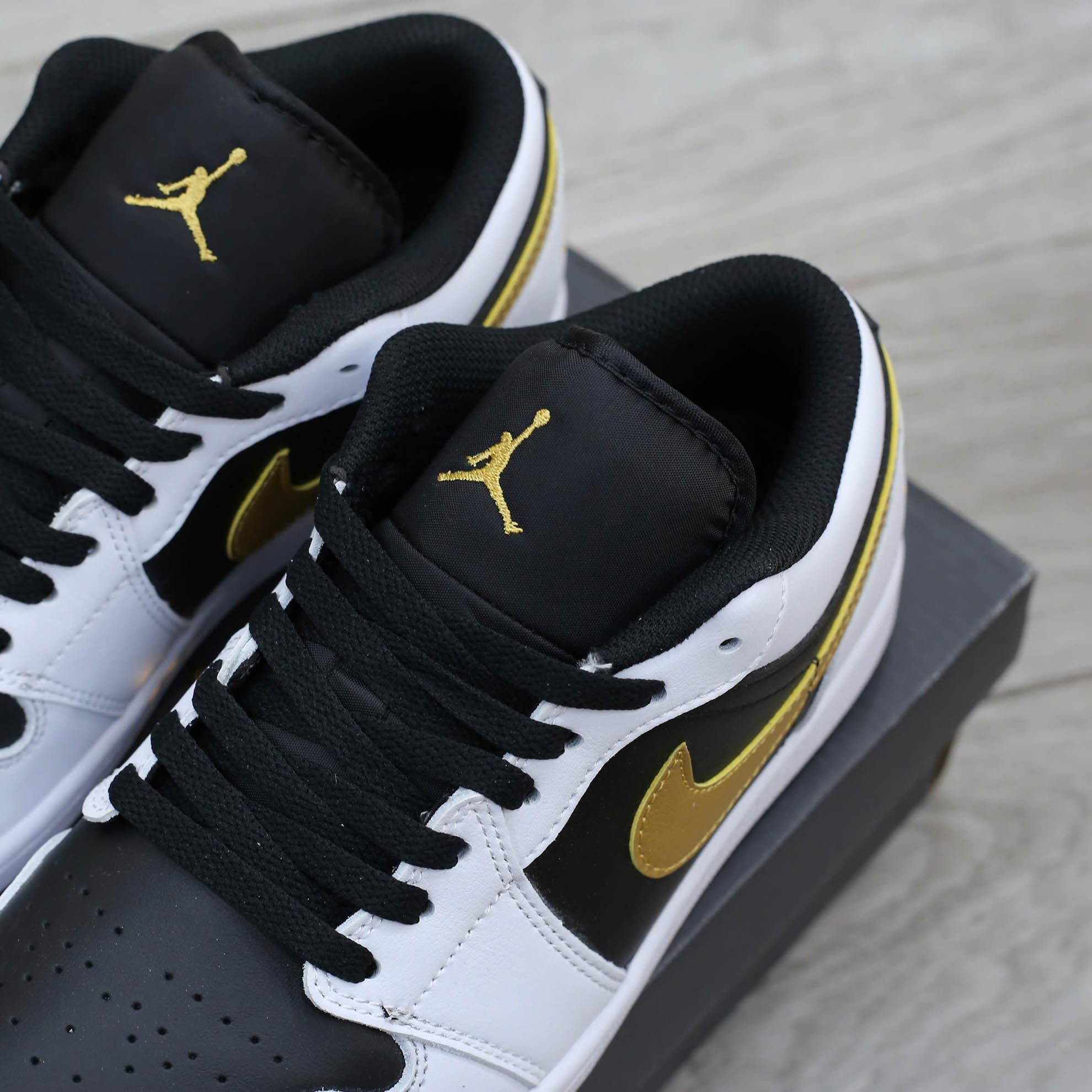 Giày Nike Air Jordan 1 Low White Black Metallic Gold Swoosh Best Quality