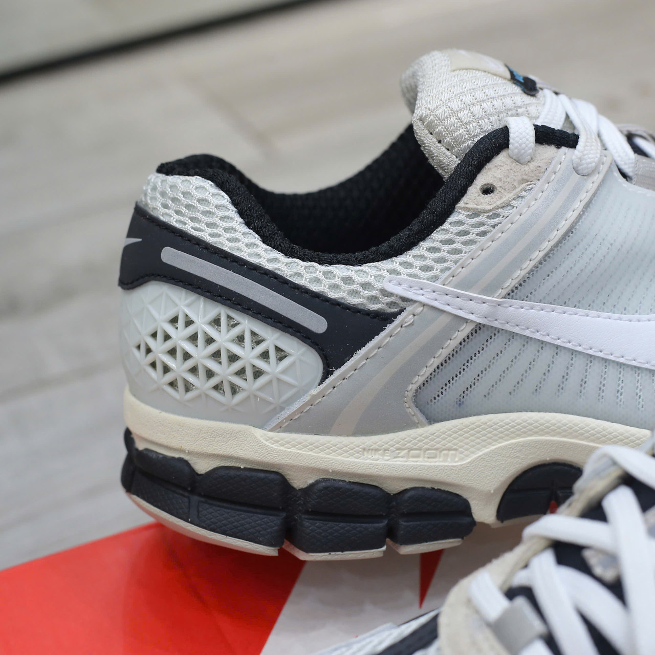 Giày Nike Zoom Vomero 5 Supersonic Light Bone Black Chuẩn 99% Auth