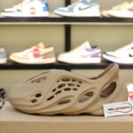 Giày Adidas Yeezy Foam RNNR Mist Real