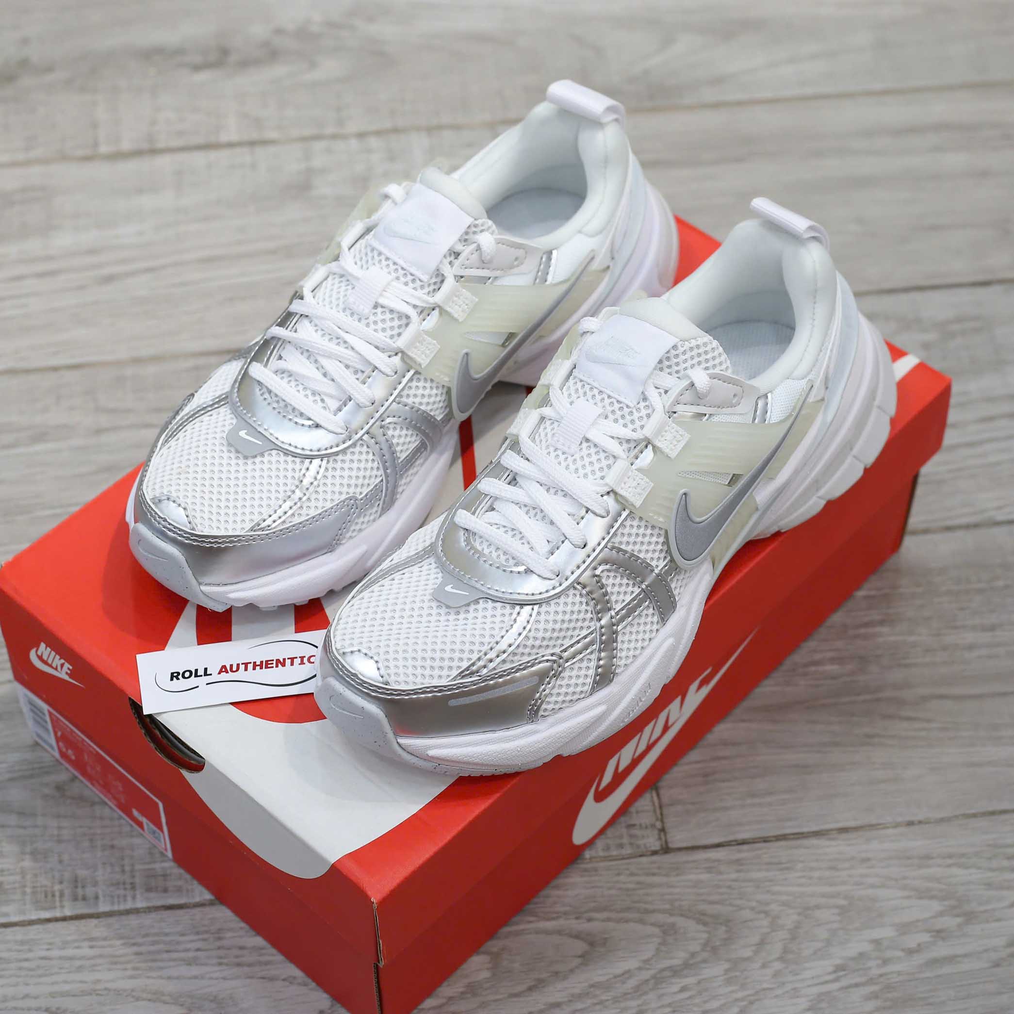 Giày Nike V2K Run 'Metallic Silver' Real