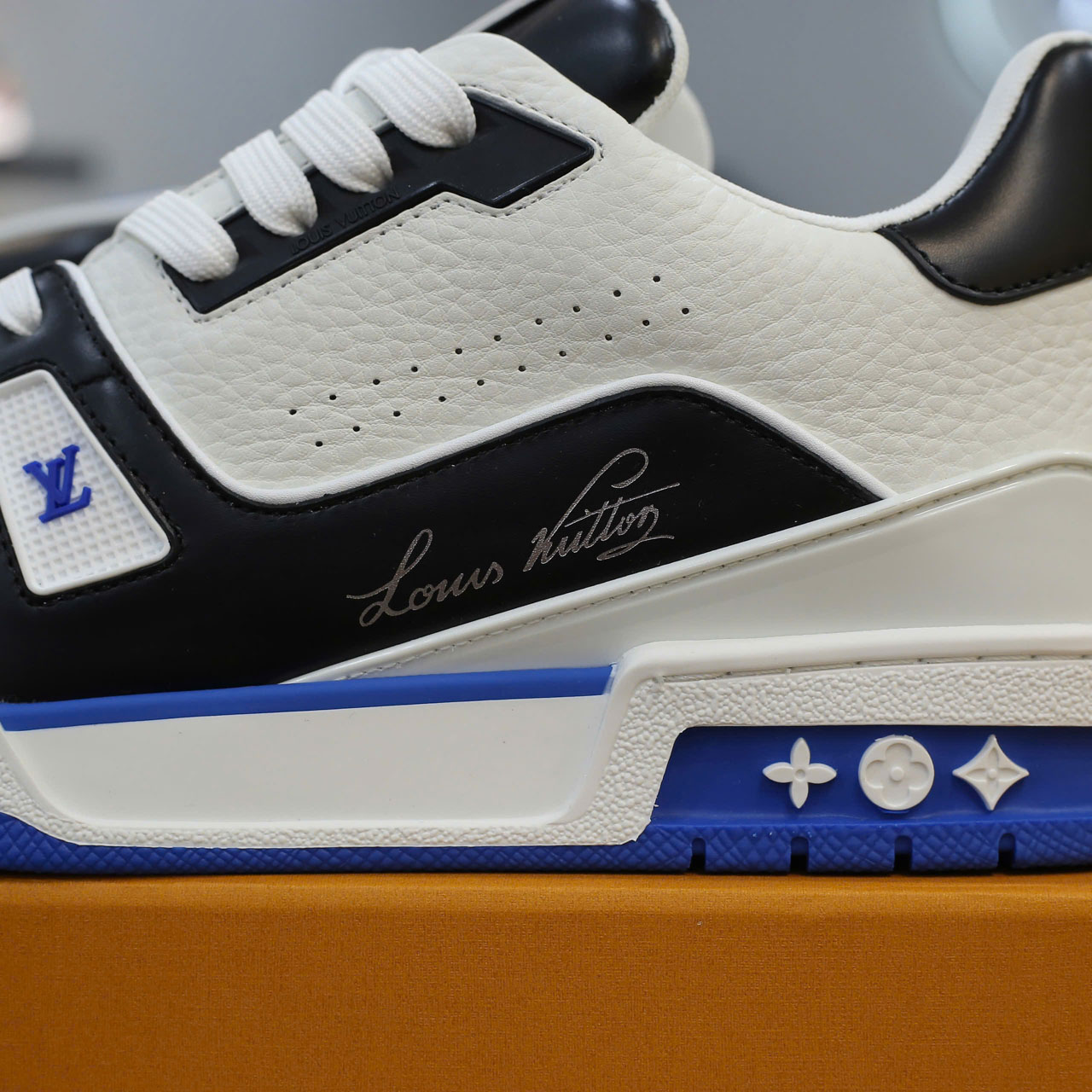 Giày Louis Vuitton LV Trainer #54 White Blue Black Best Quality