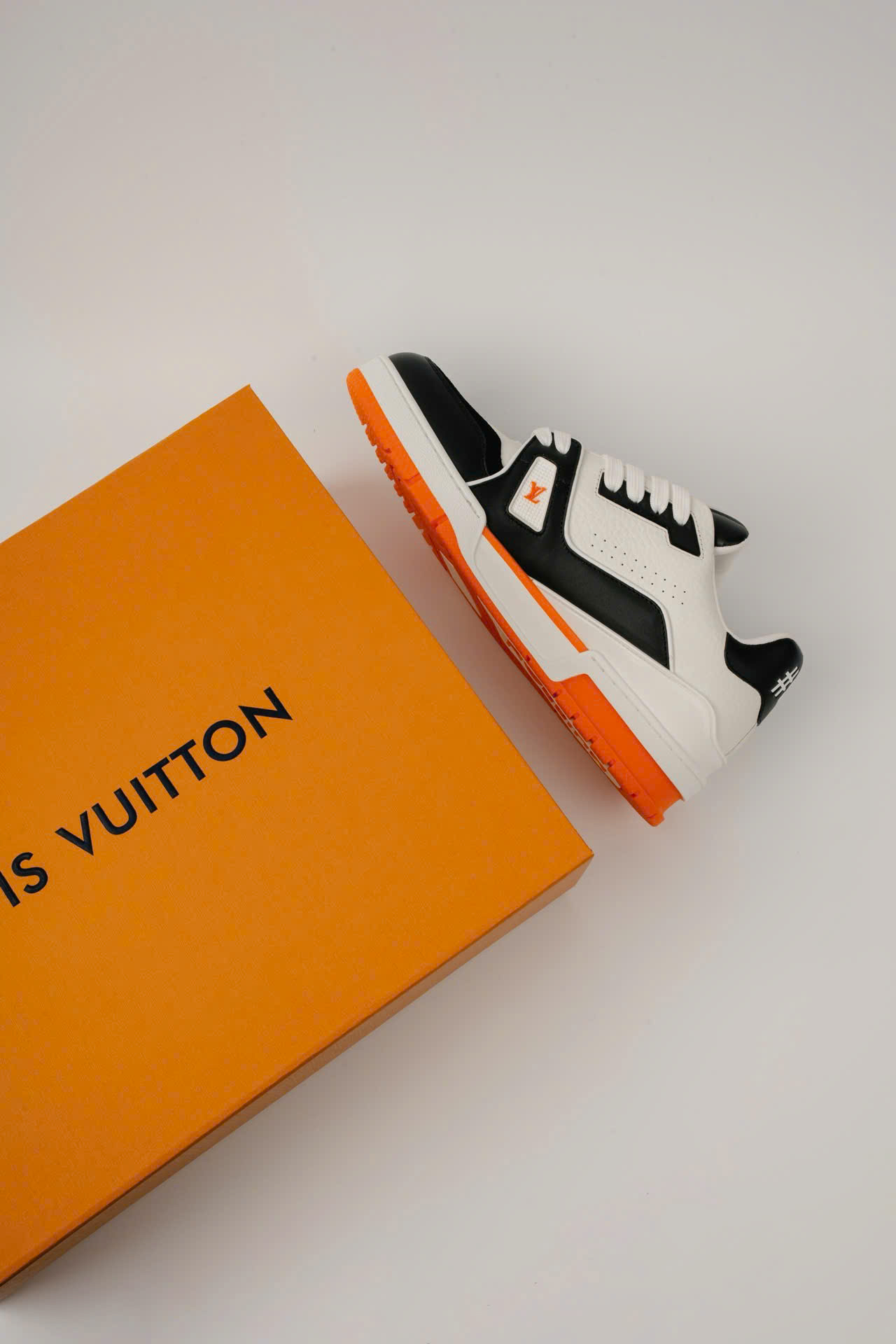 Giày Louis Vuitton LV Trainer #54 White Orange Black Best Quality