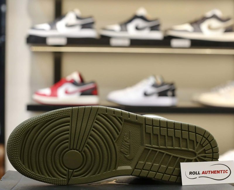Giày Nike Air Jordan 1 Low GS 'Black Toe Medium Olive' Real