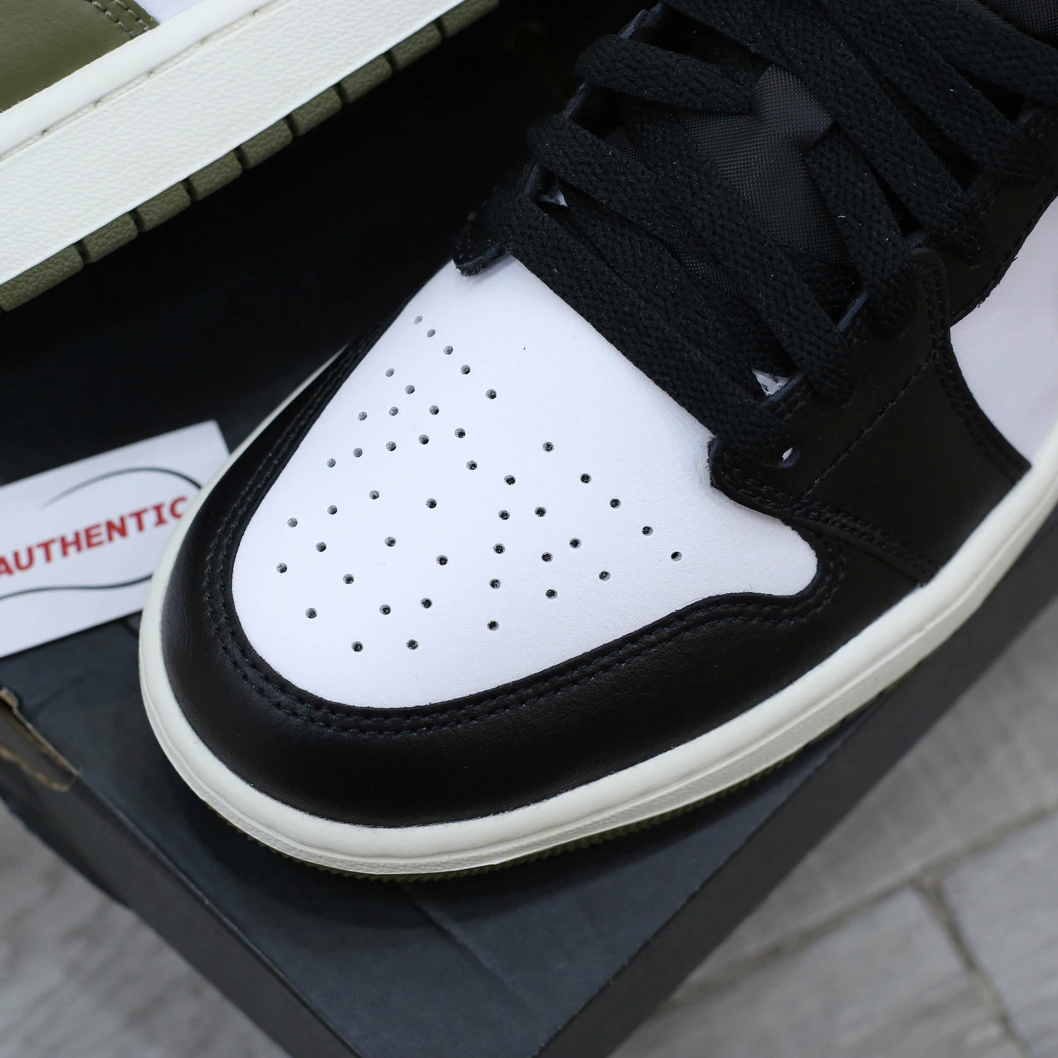 Giày Nike Air Jordan 1 Low GS 'Black Toe Medium Olive' Real