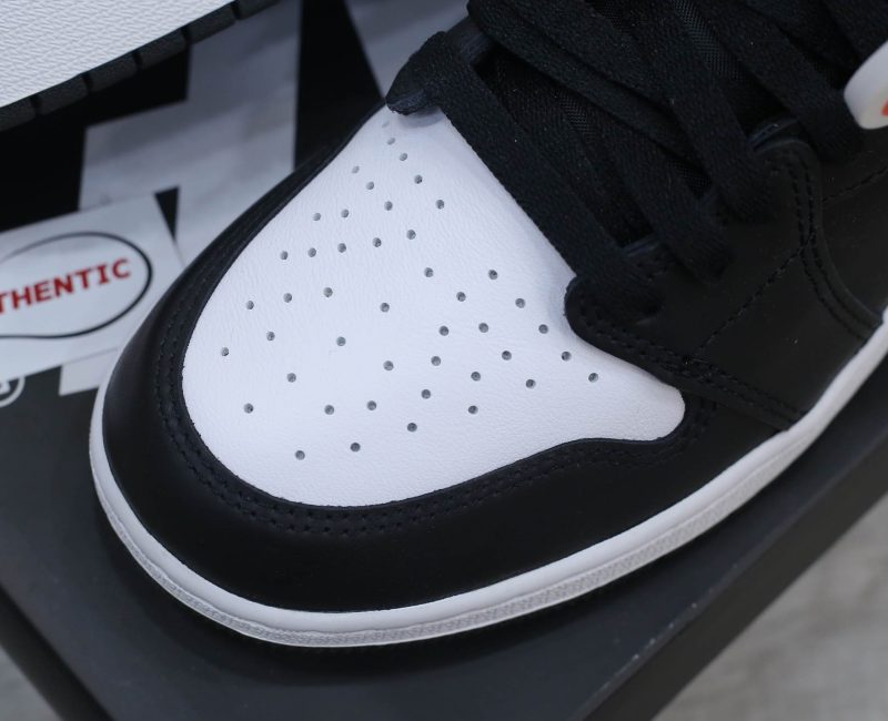 Giày Nike Air Jordan 1 Retro High OG Black White Real