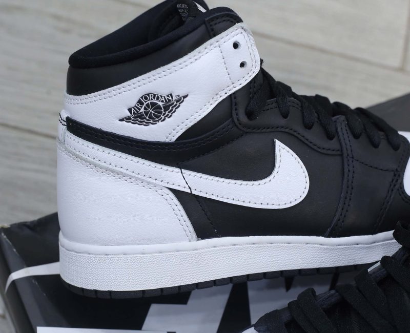 Giày Nike Air Jordan 1 Retro High OG Black White Real