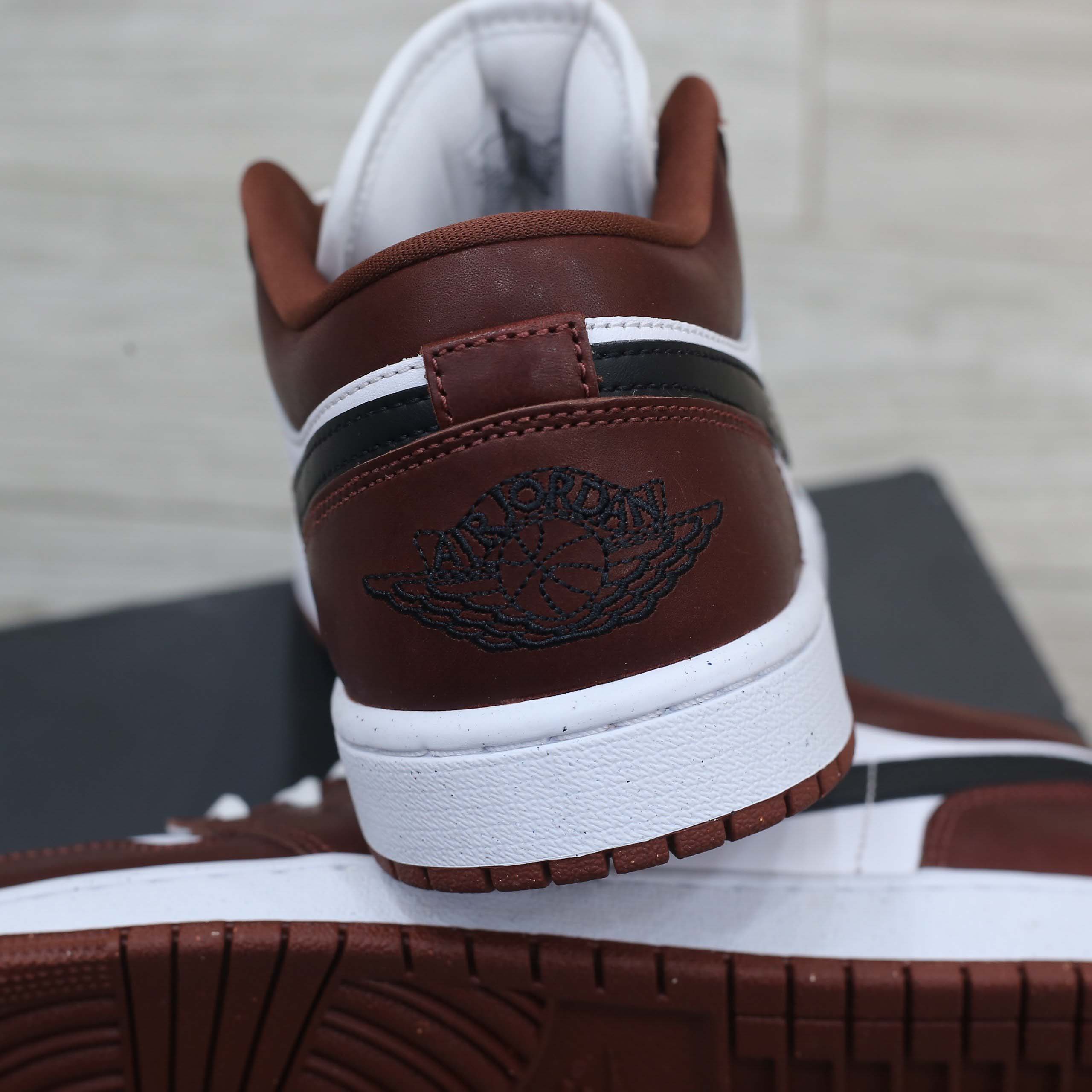 Giày Nike Air Jordan 1 Low SE ‘Dark Pony’ Real