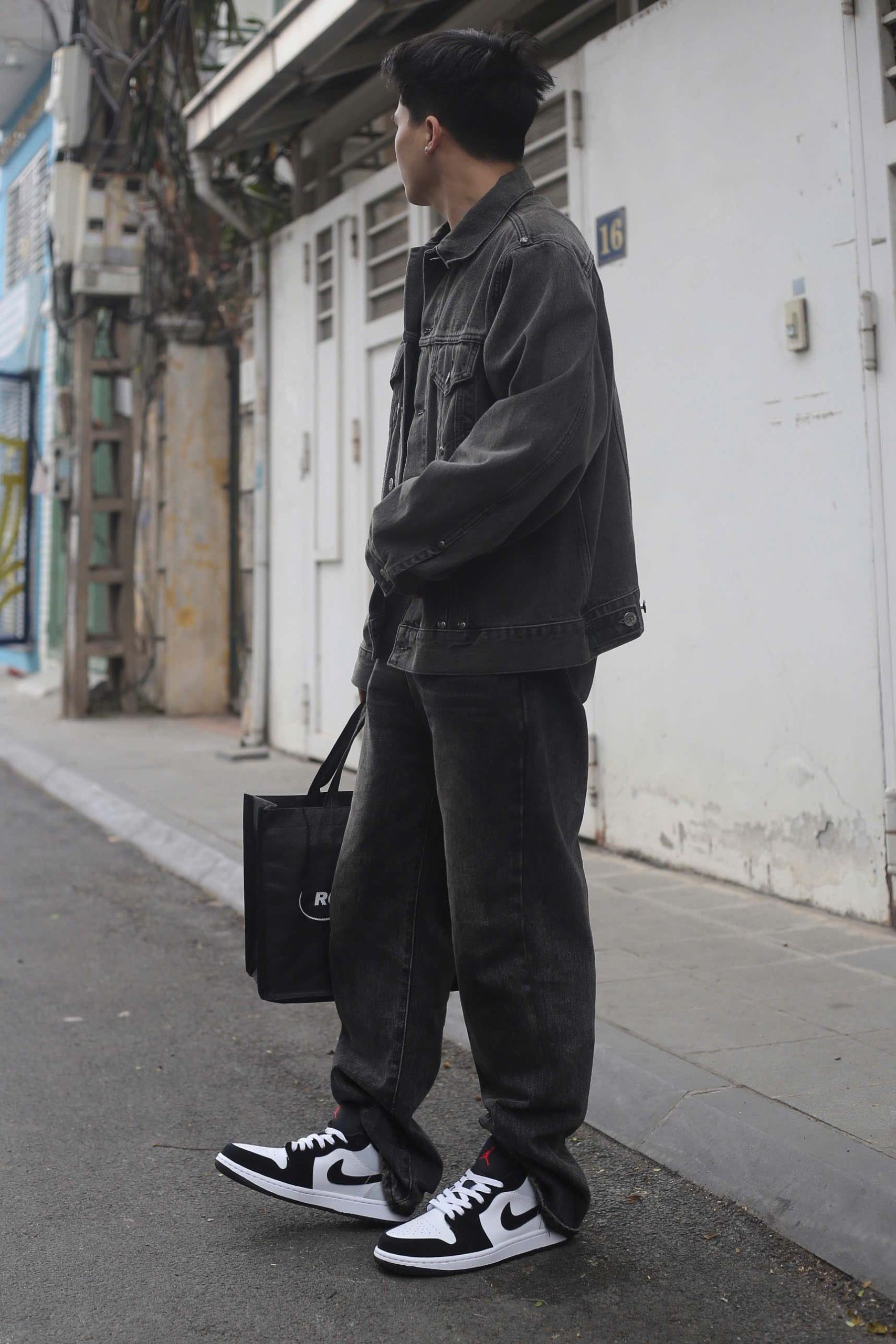 Onfeet Giày Nike Air Jordan 1 Low SE White Fire Red Black Matte Silver Best Quality