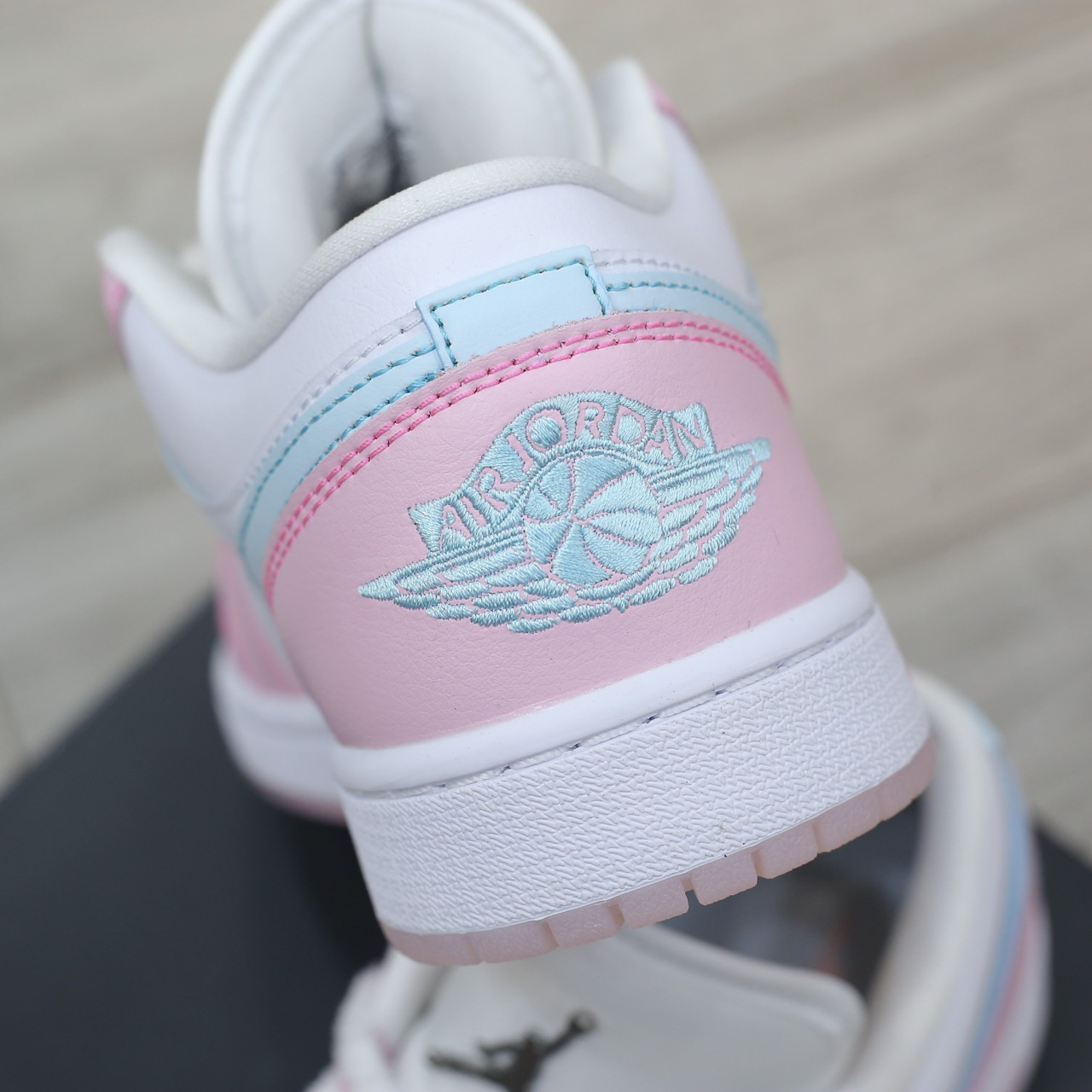 Giày Nike Air Jordan 1 Low SE ‘Paw Print’ Best Quality