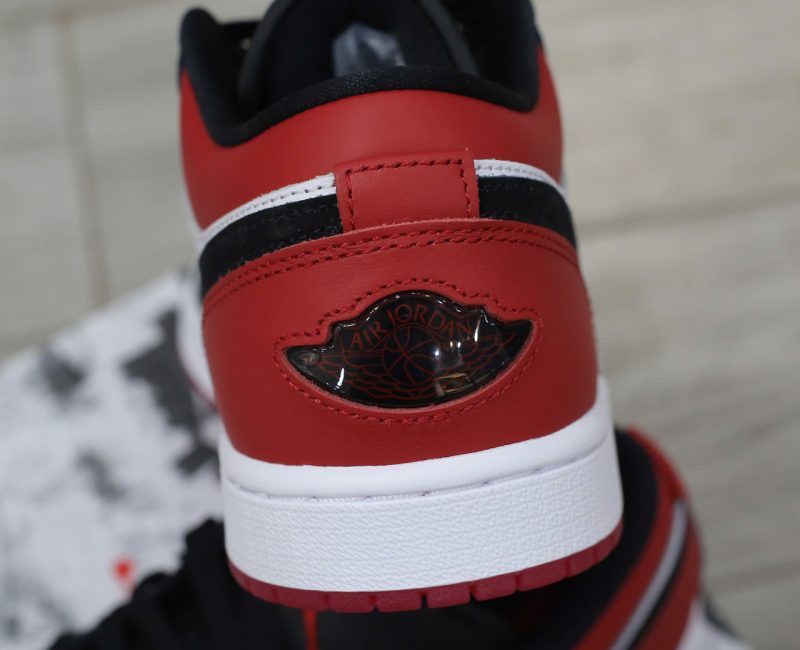 Giày Nike Air Jordan 1 Low 'Black Toe' 2025 Real