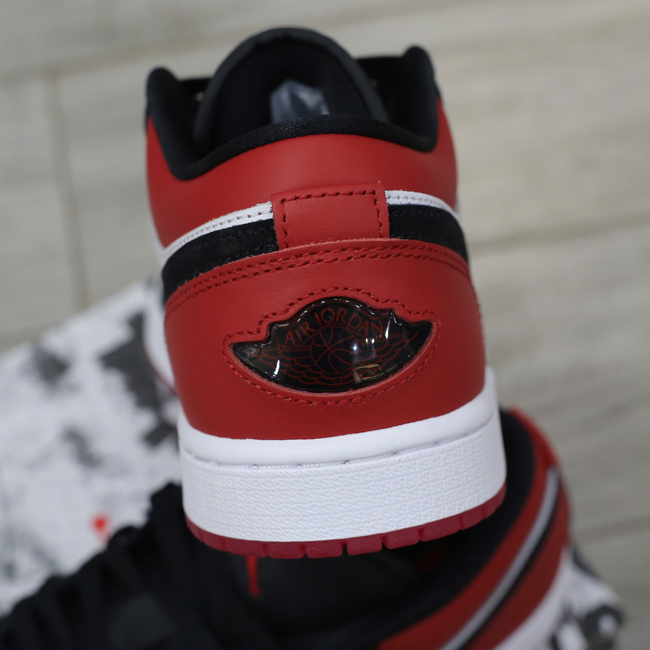 Giày Nike Air Jordan 1 Low 'Black Toe' 2025 Real