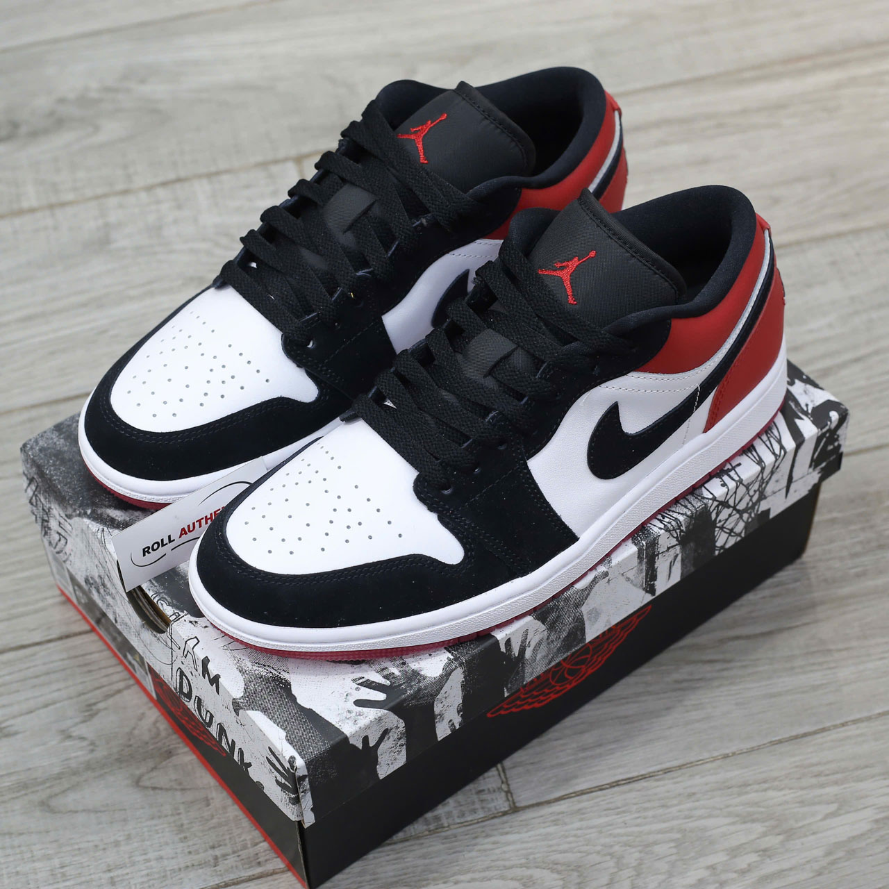 Giày Nike Air Jordan 1 Low 'Black Toe' 2025 Real