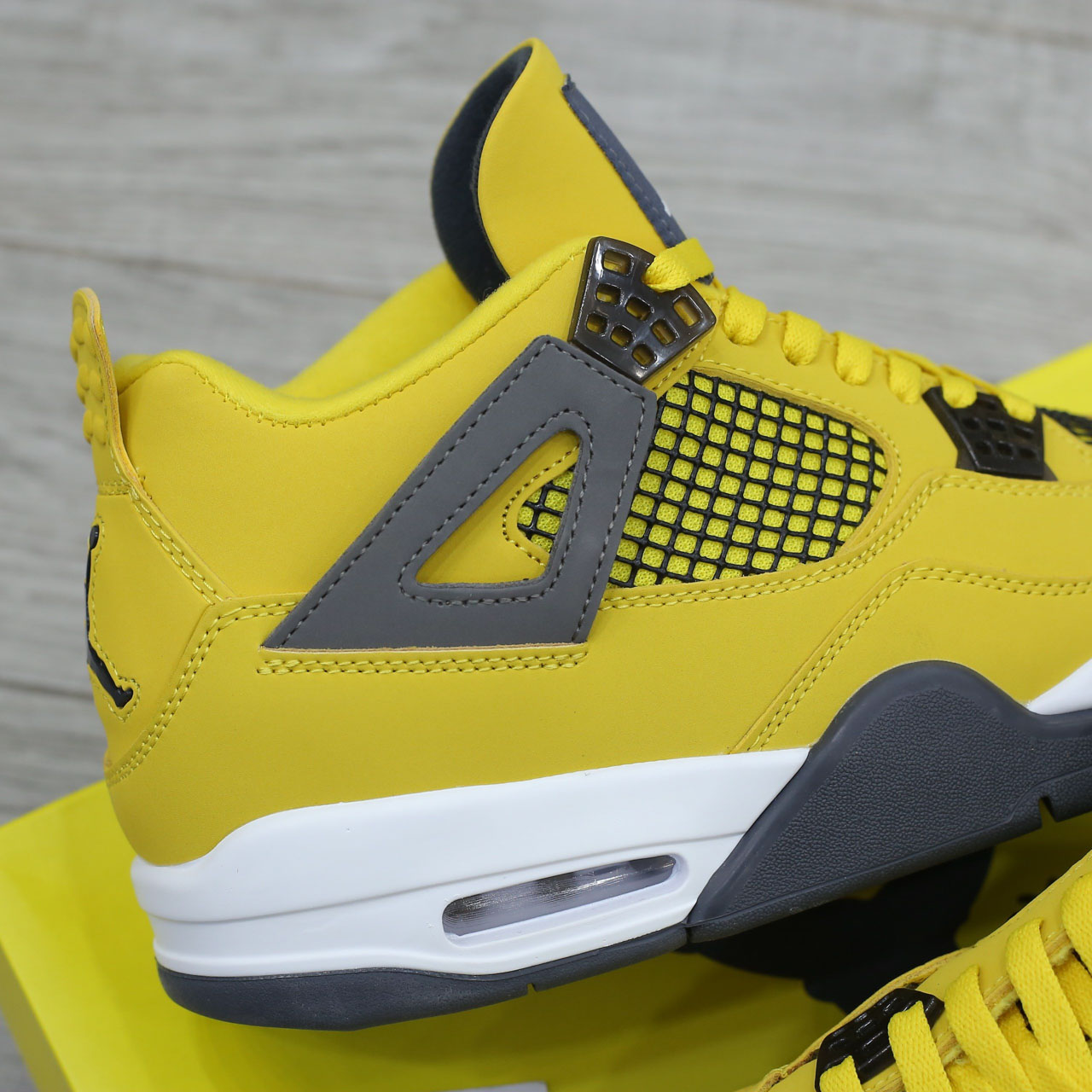 Giày Nike Air Jordan 4 Retro ‘Lightning’ 2021 Best Quality