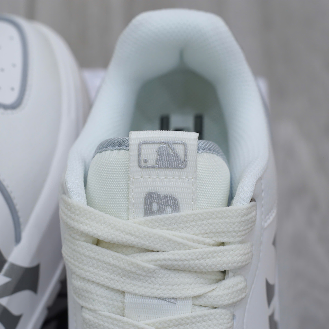 Giày MLB Chunky Liner Basic New York Yankees White Silver Chuẩn 99% Auth