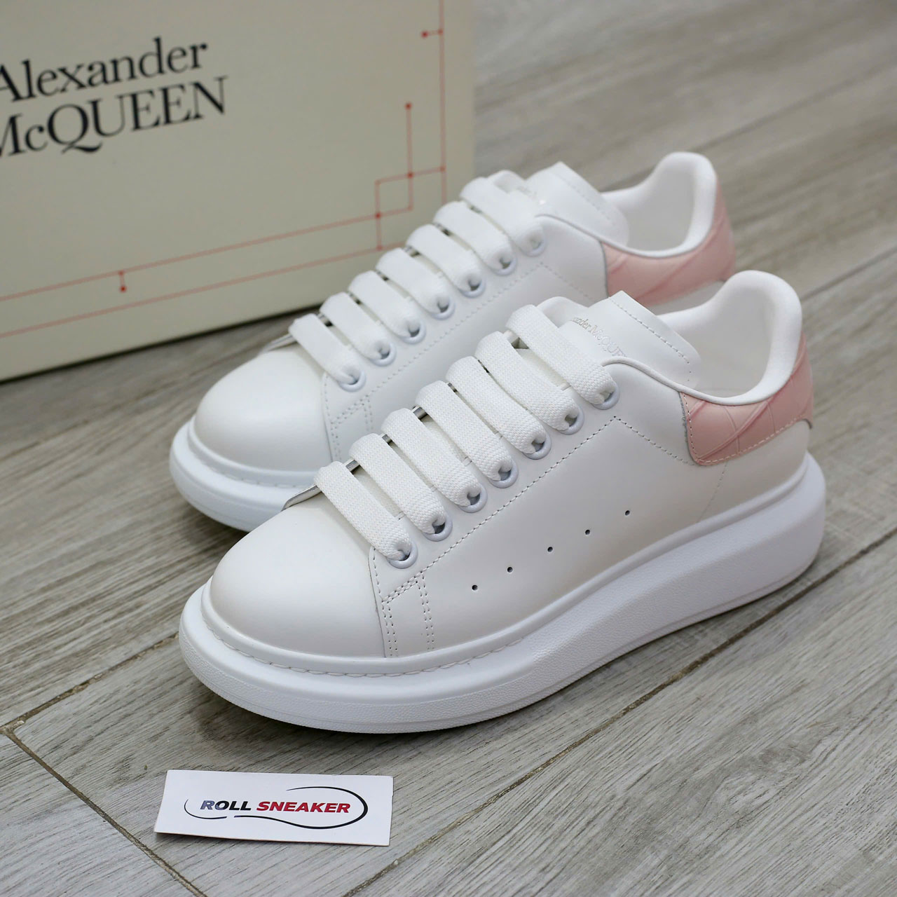 Giày Alexander Mcqueen Trắng Gót Hồng Vân Cá Sấu Chuẩn 99% Auth
