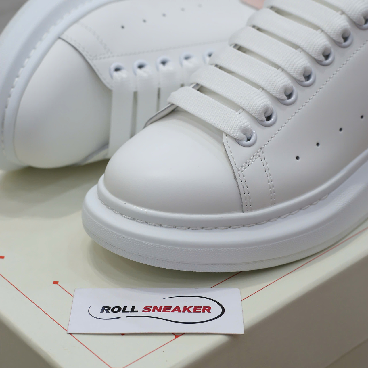 Giày Alexander Mcqueen Trắng Gót Hồng Vân Cá Sấu Chuẩn 99% Auth