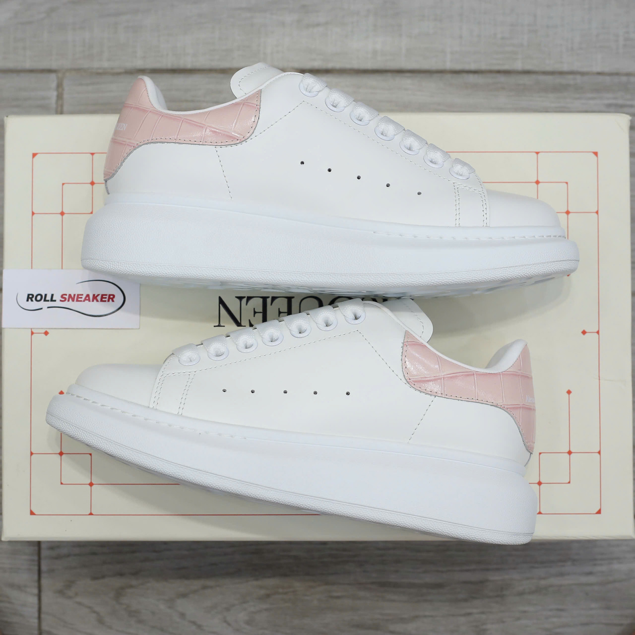 Giày Alexander Mcqueen Trắng Gót Hồng Vân Cá Sấu Chuẩn 99% Auth