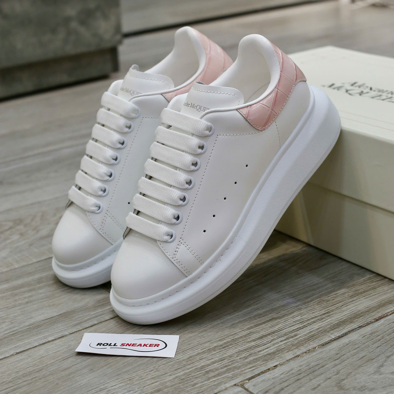 Giày Alexander Mcqueen Trắng Gót Hồng Vân Cá Sấu Chuẩn 99% Auth