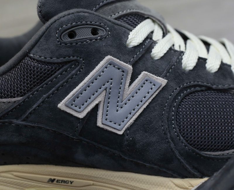 Giày New Balance 2002R ‘Vintage Black Chuẩn 99% Auth