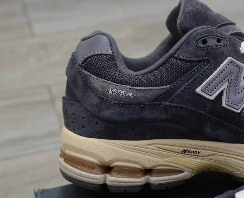 Giày New Balance 2002R ‘Vintage Black Chuẩn 99% Auth