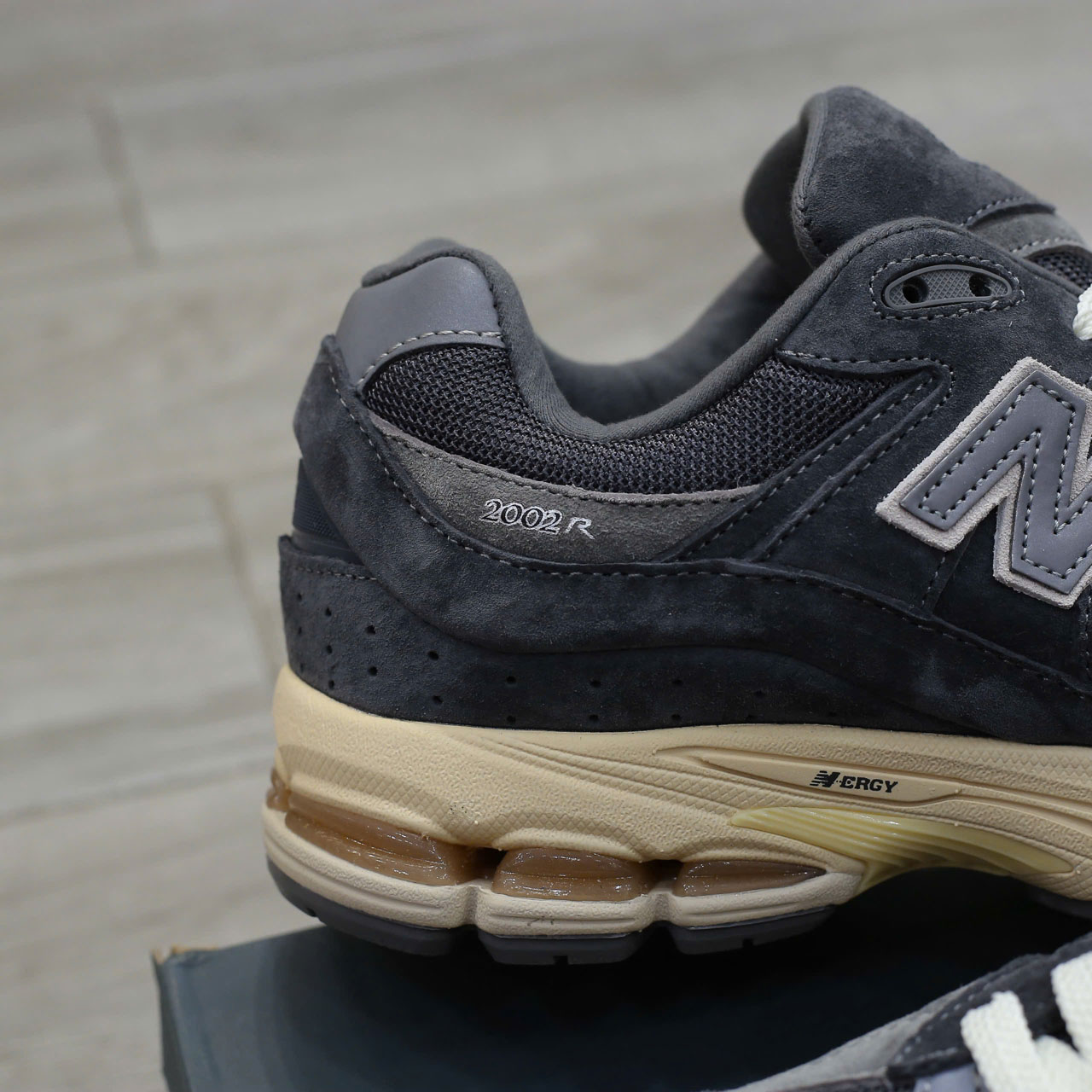 Giày New Balance 2002R ‘Vintage Black Chuẩn 99% Auth