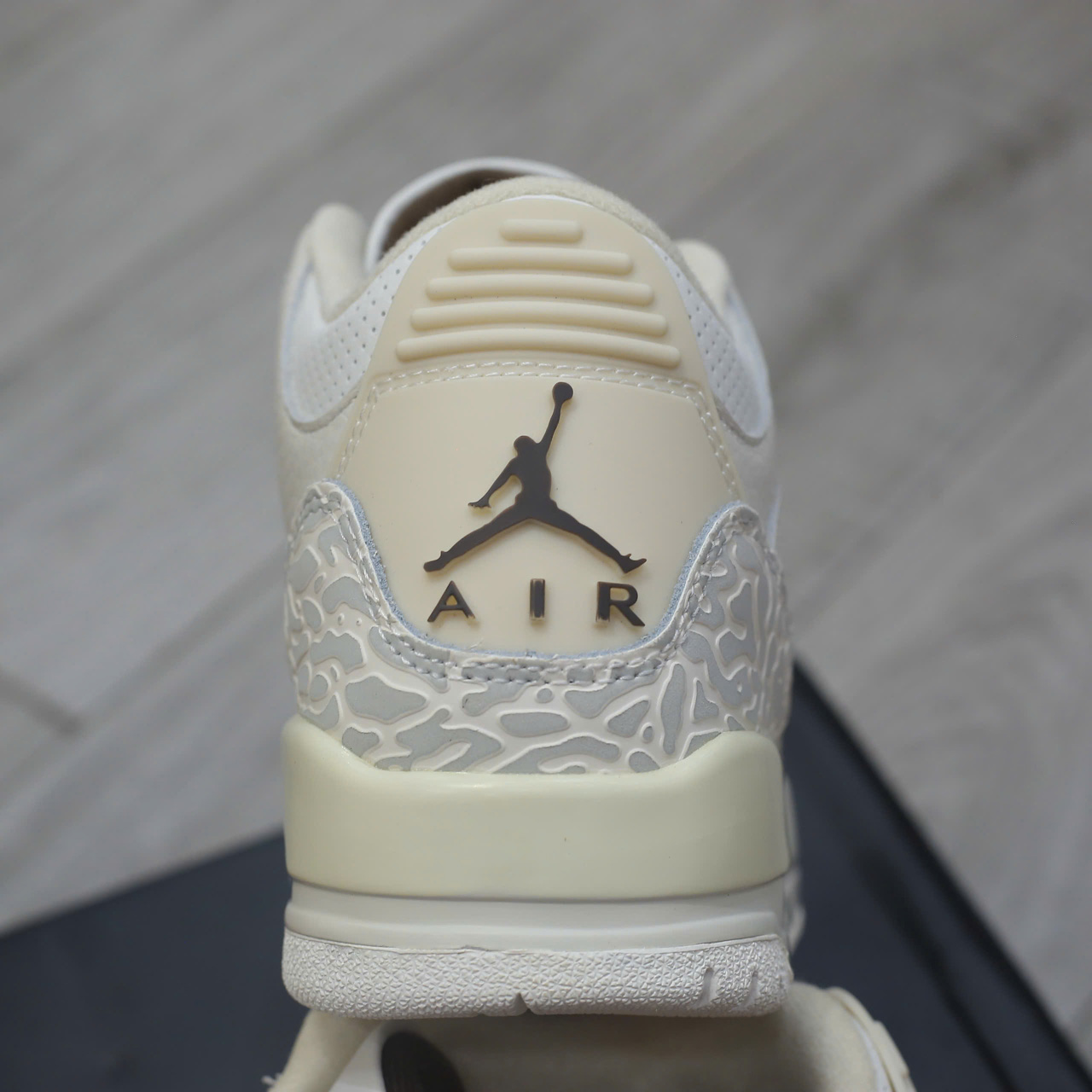 Giày Nike Air Jordan 3 Retro x Travis Scott Cactus Jack White Sail Chuẩn 99% Auth