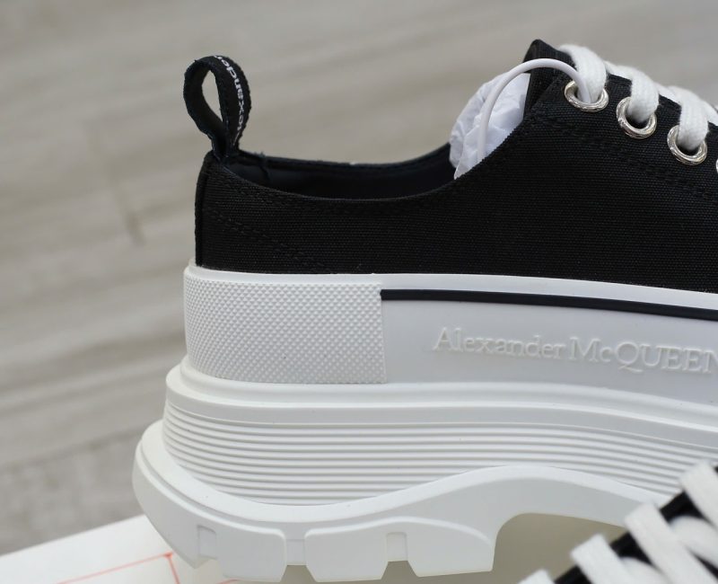 Giày Alexander Mcqueen Tread Slick ‘Black’ Chuẩn 99% Auth