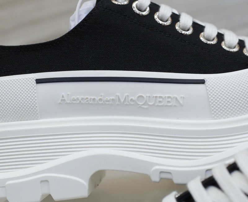 Giày Alexander Mcqueen Tread Slick ‘Black’ Chuẩn 99% Auth