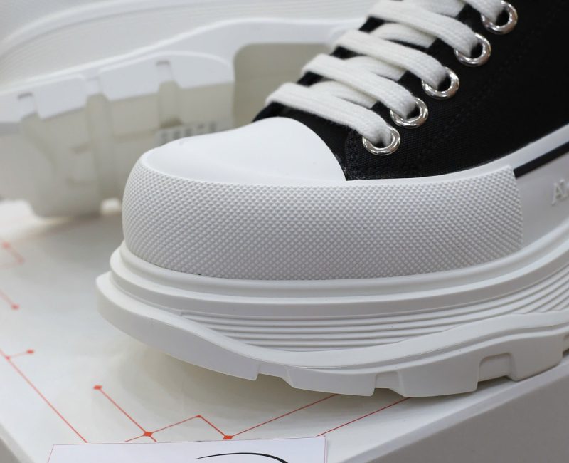 Giày Alexander Mcqueen Tread Slick ‘Black’ Chuẩn 99% Auth