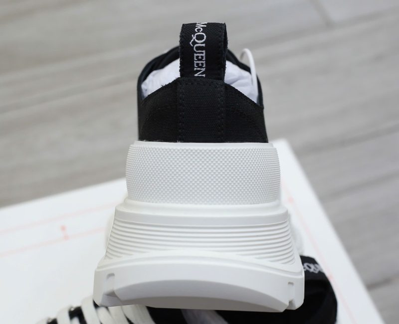 Giày Alexander Mcqueen Tread Slick ‘Black’ Chuẩn 99% Auth