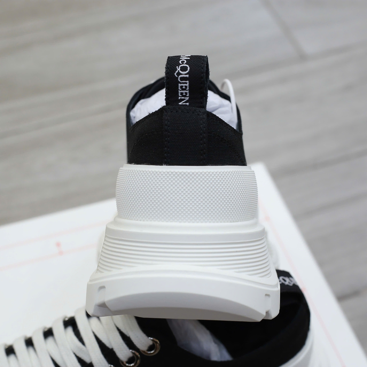 Giày Alexander Mcqueen Tread Slick ‘Black’ Chuẩn 99% Auth