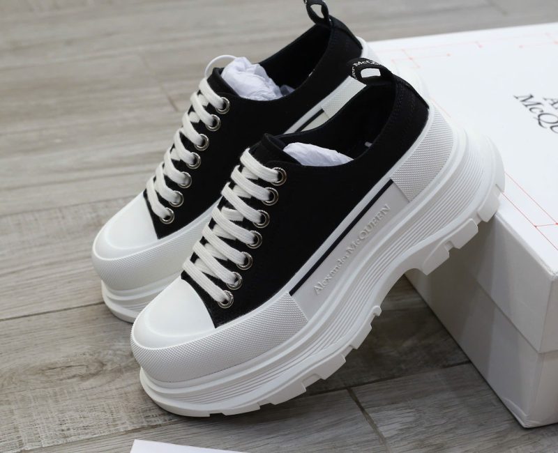 Giày Alexander Mcqueen Tread Slick ‘Black’ Chuẩn 99% Auth